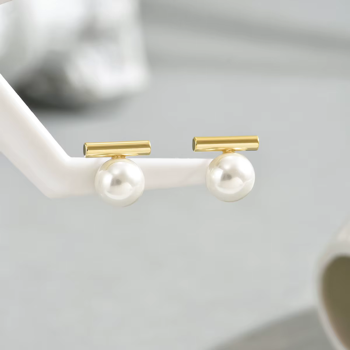 Simple Imitation Pearl Stud Earrings Gold Color Alloy Acrylic Beads Earring For Women Fashion Jewelry Trend Accessories - view 3