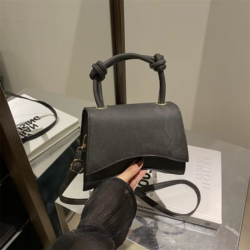 Fashionable Women's Shoulder Bag Pure Color Trendy Crossbody Bag Simple Casual Diagonal Bag Small Square Bags for
