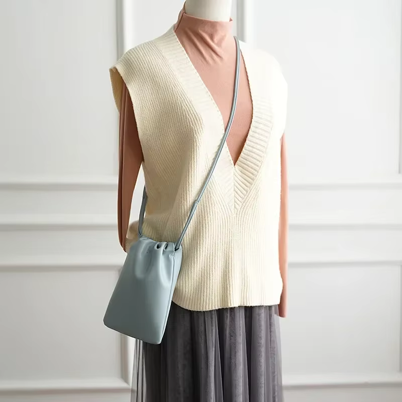 Women Handbags Female Pu Leather Shoulder Bags Luxury Large Capacity Crossbody Bags Solid Flap for Women Portable Phone - view 4