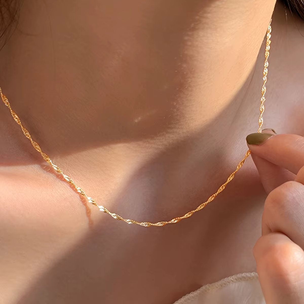 Exquisite Gold Plated Stainless Steel Thin Chain Necklace for Women Simple Style Clavicle Chain Female Jewelry - view 2