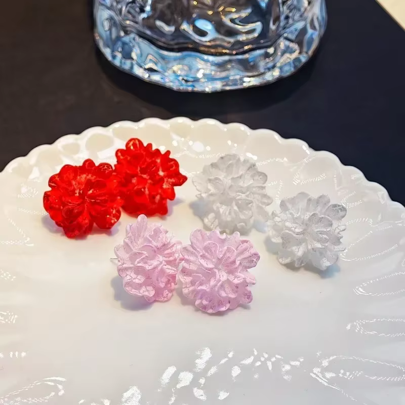 New Big White Flowers Stud Earrings for Women Personality Fashion Unique Design Brincos Wedding Jewelry Birthday Gift - view 3
