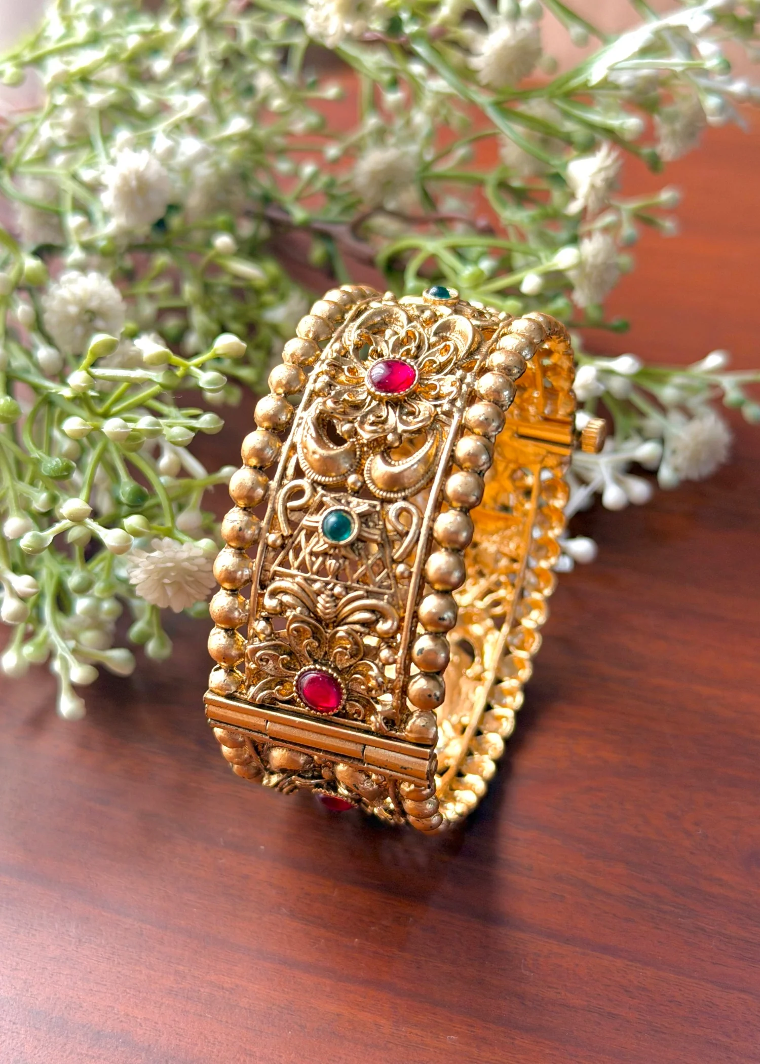 Bangles in Gold, green, red Color by - Trendy Women Bangles DQT2127