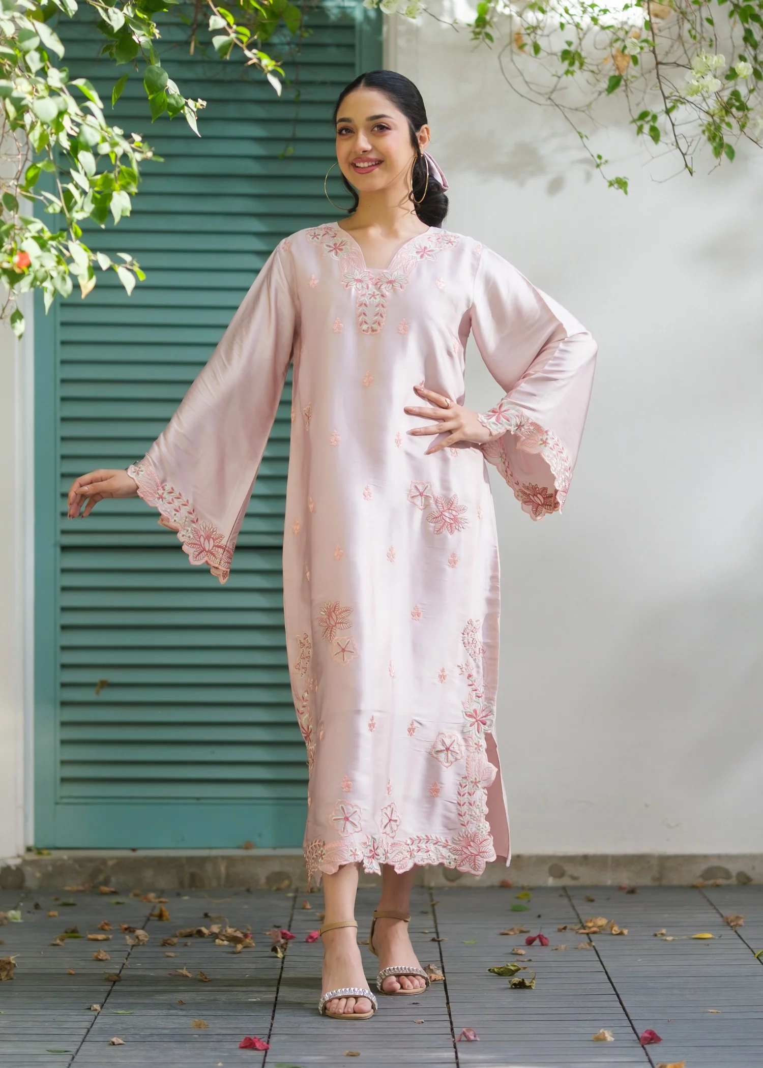 pk charmuse silk Kaftan in Light pink
