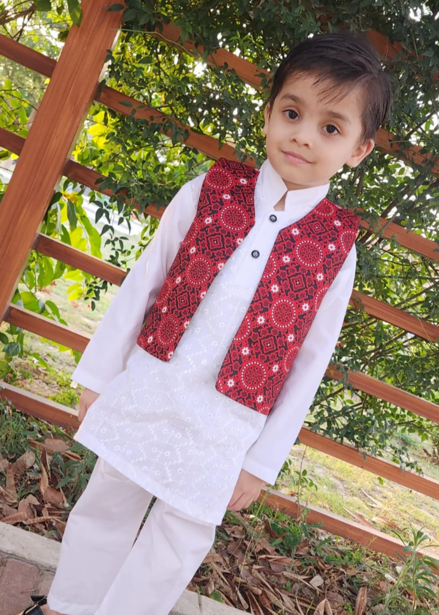 viscose Waistcoat in Maroon, white