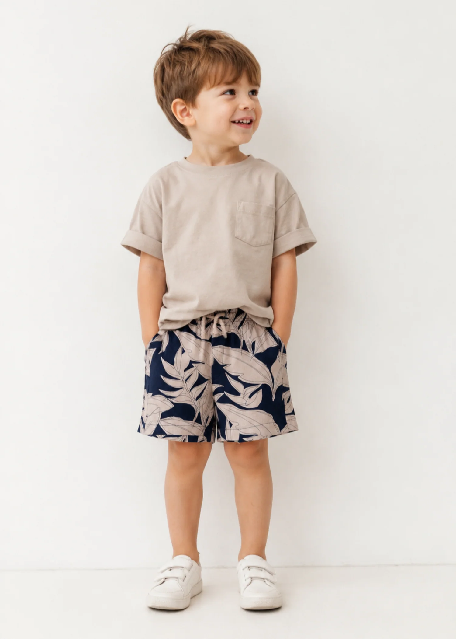 twill cotton Shorts in Dark blue, ivory