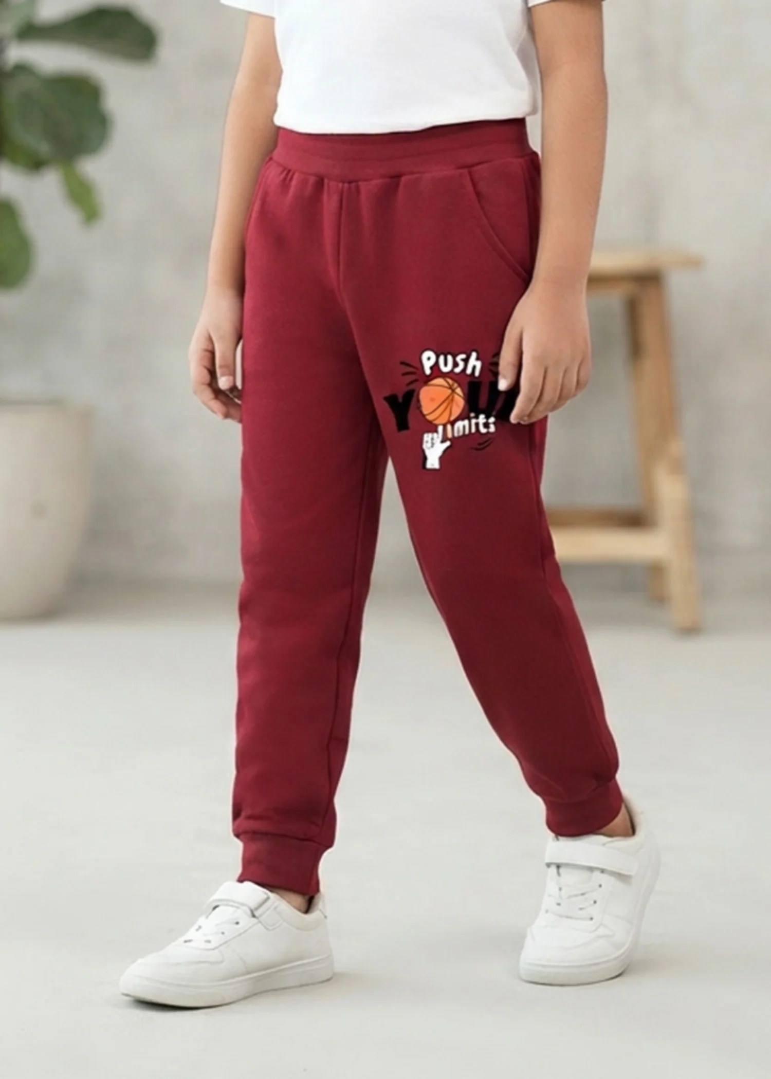 fleece Trousers in Fire red