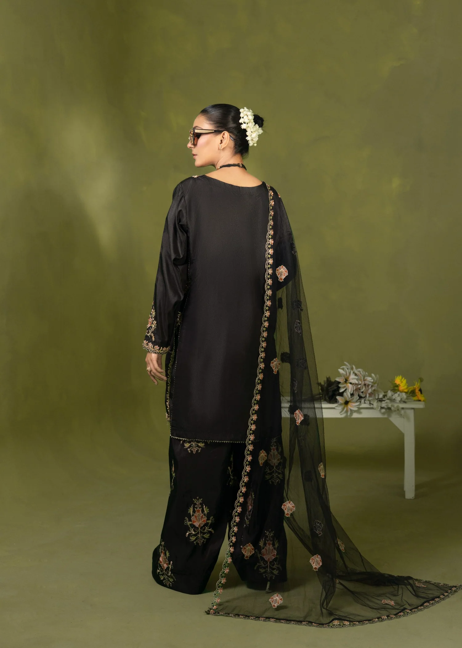silk Kurta Set in Black - view 4