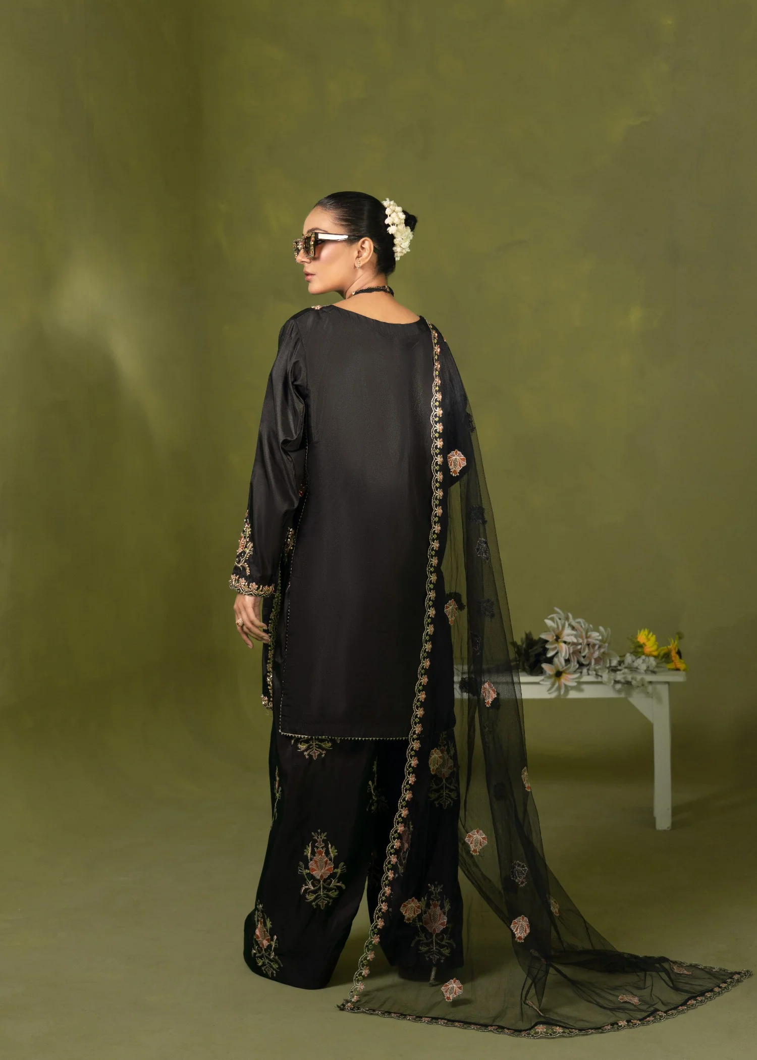 silk Kurta Set in Black - view 5