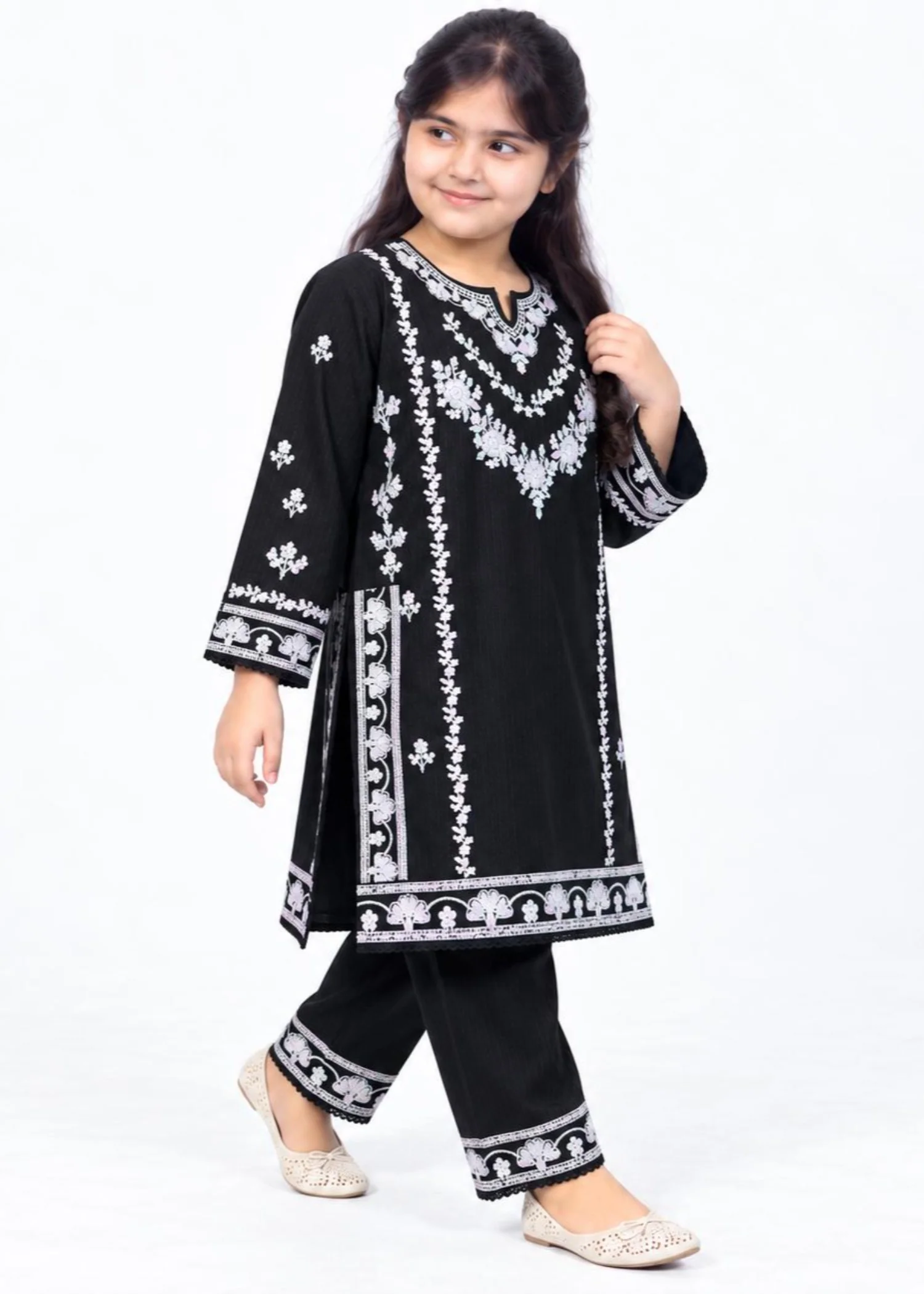 dhanak Kurta Set in Black - view 2