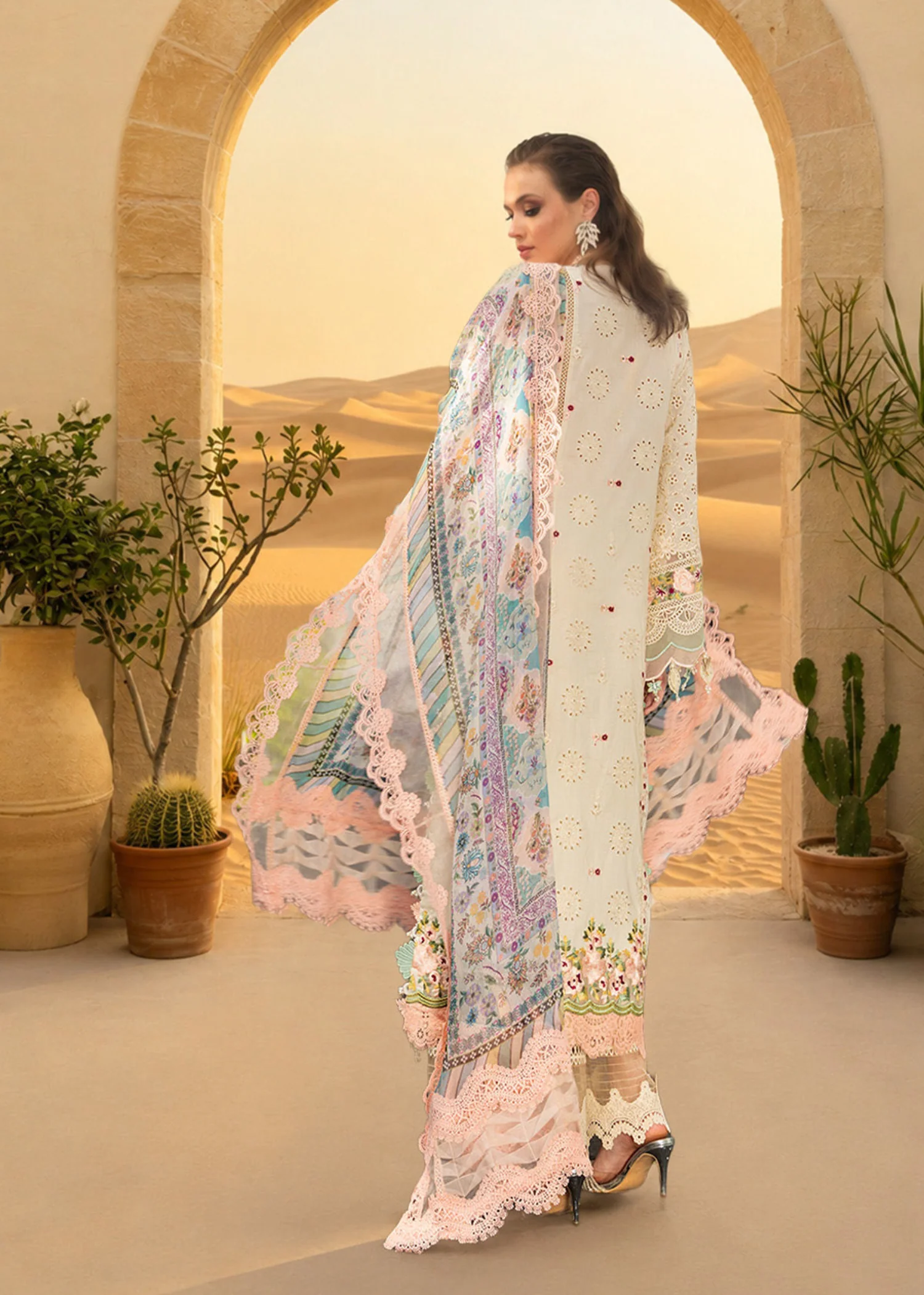 lawn Kurta Set in White - view 2
