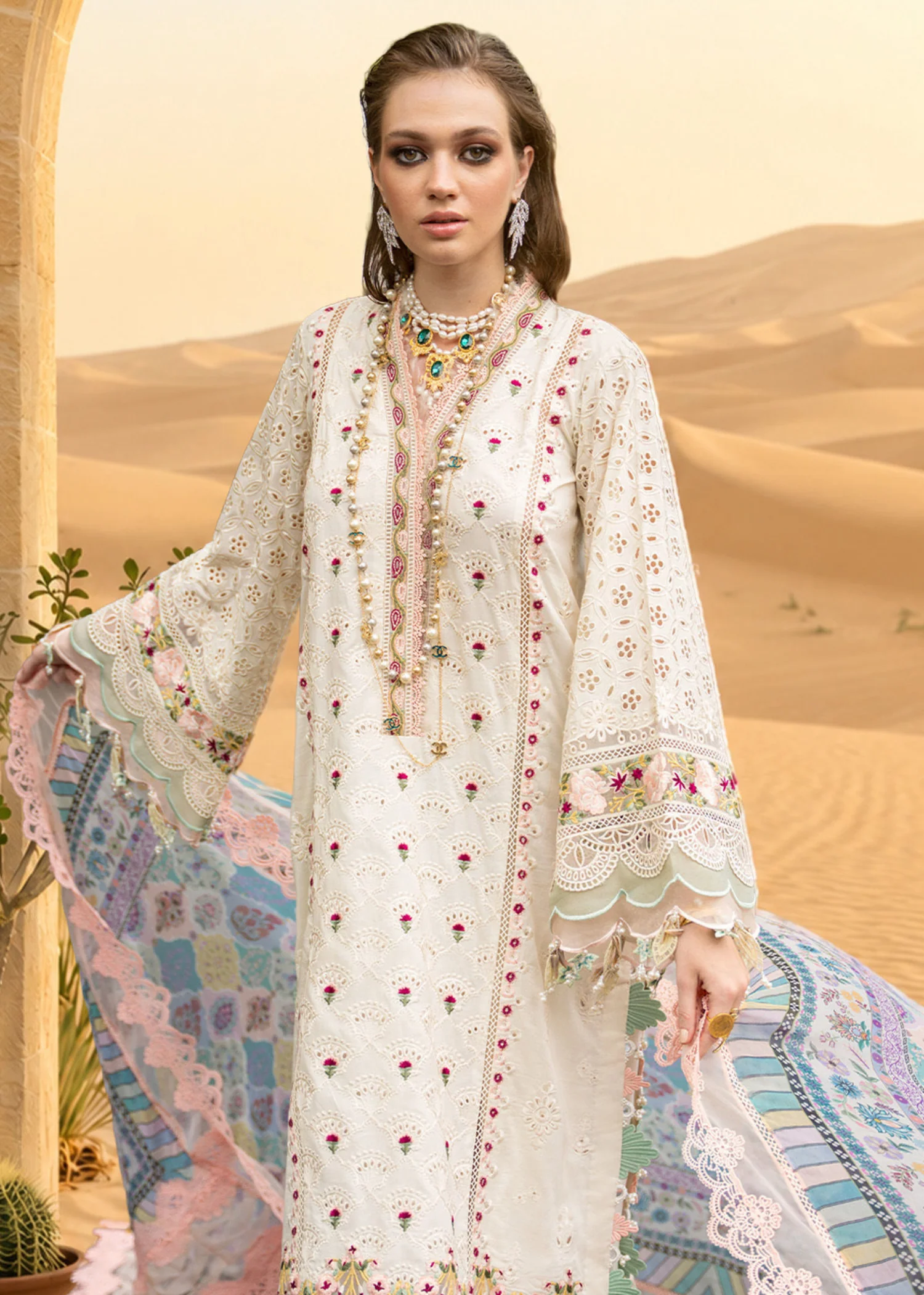 lawn Kurta Set in White - view 3