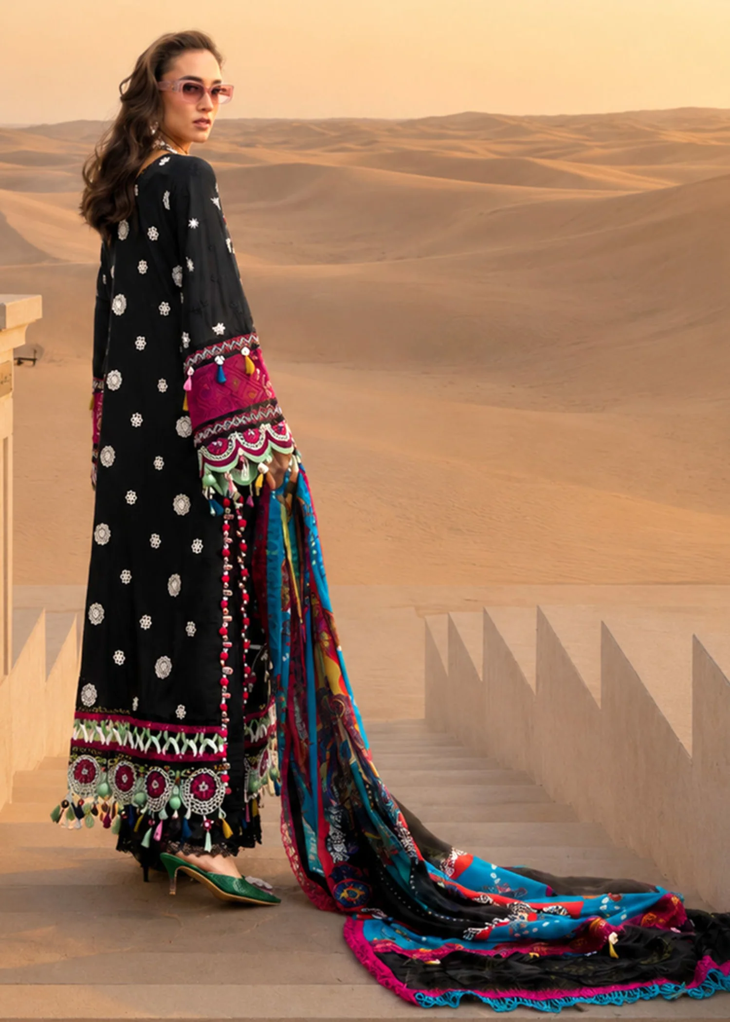 lawn Kurta Set in Black - view 2