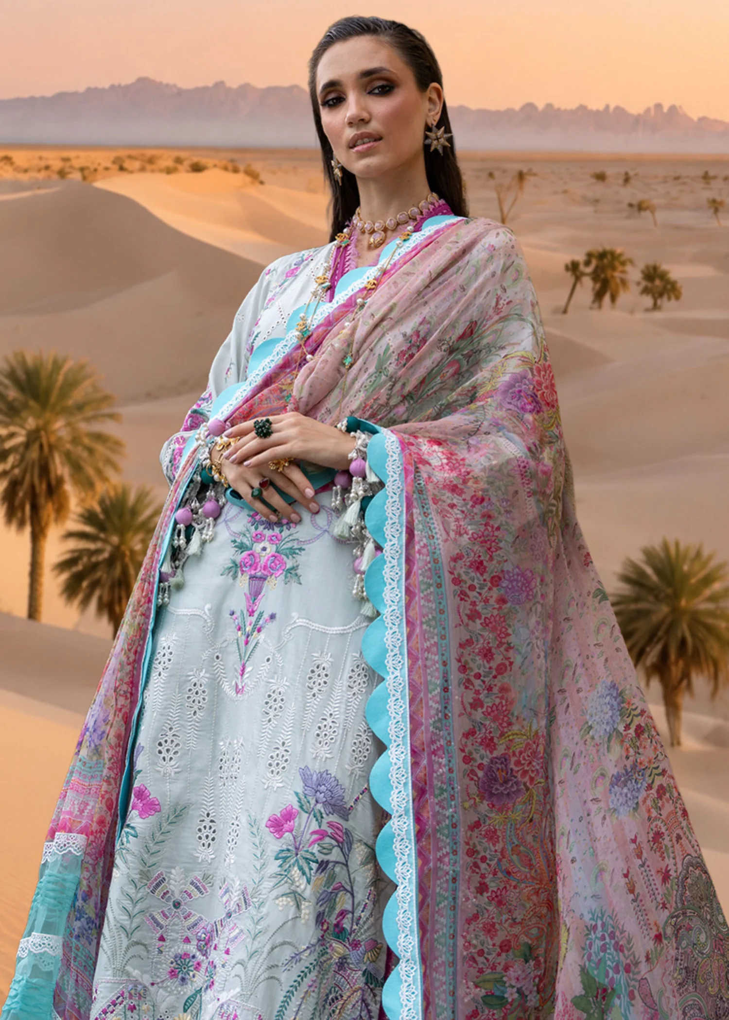 lawn Kurta Set in White - view 3
