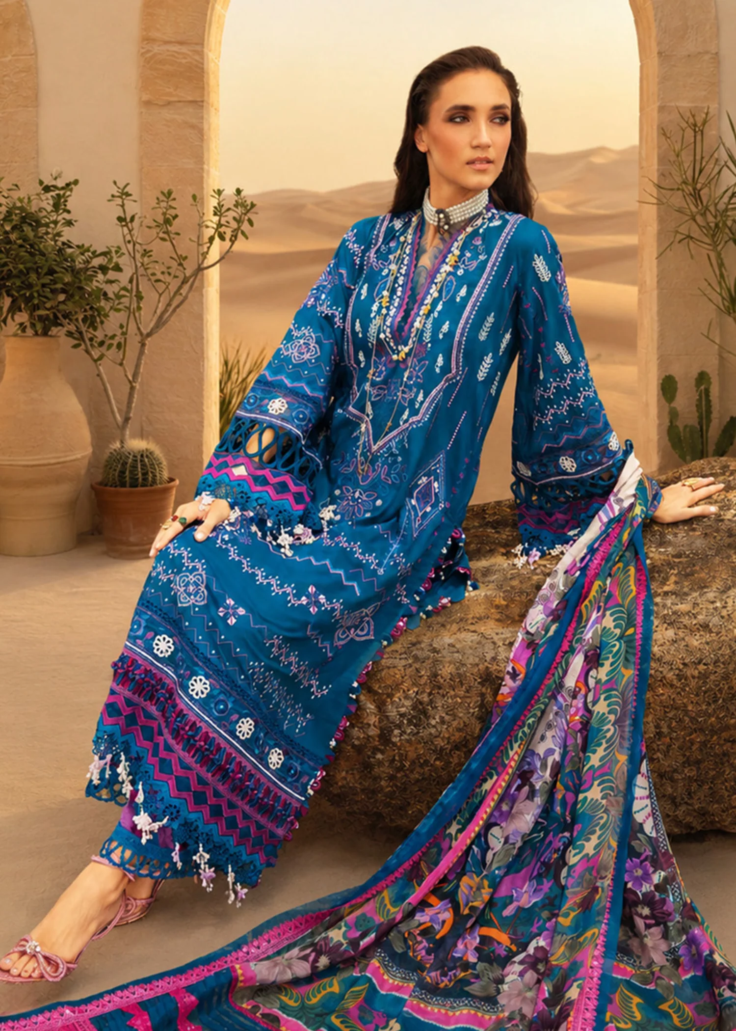 lawn Kurta Set in Sapphire blue - view 4