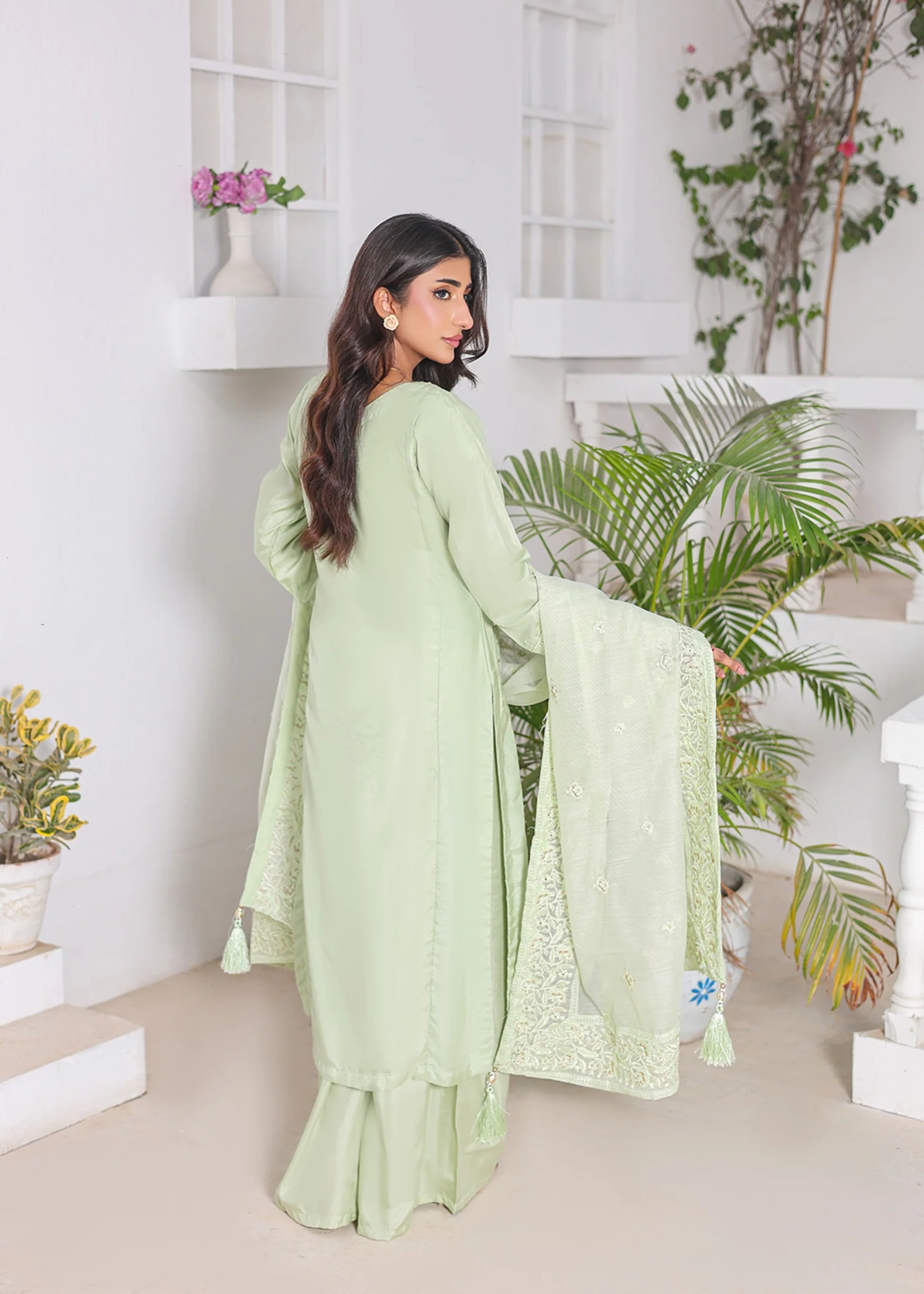 raw silk Kurta Set in Pistachio green - view 2