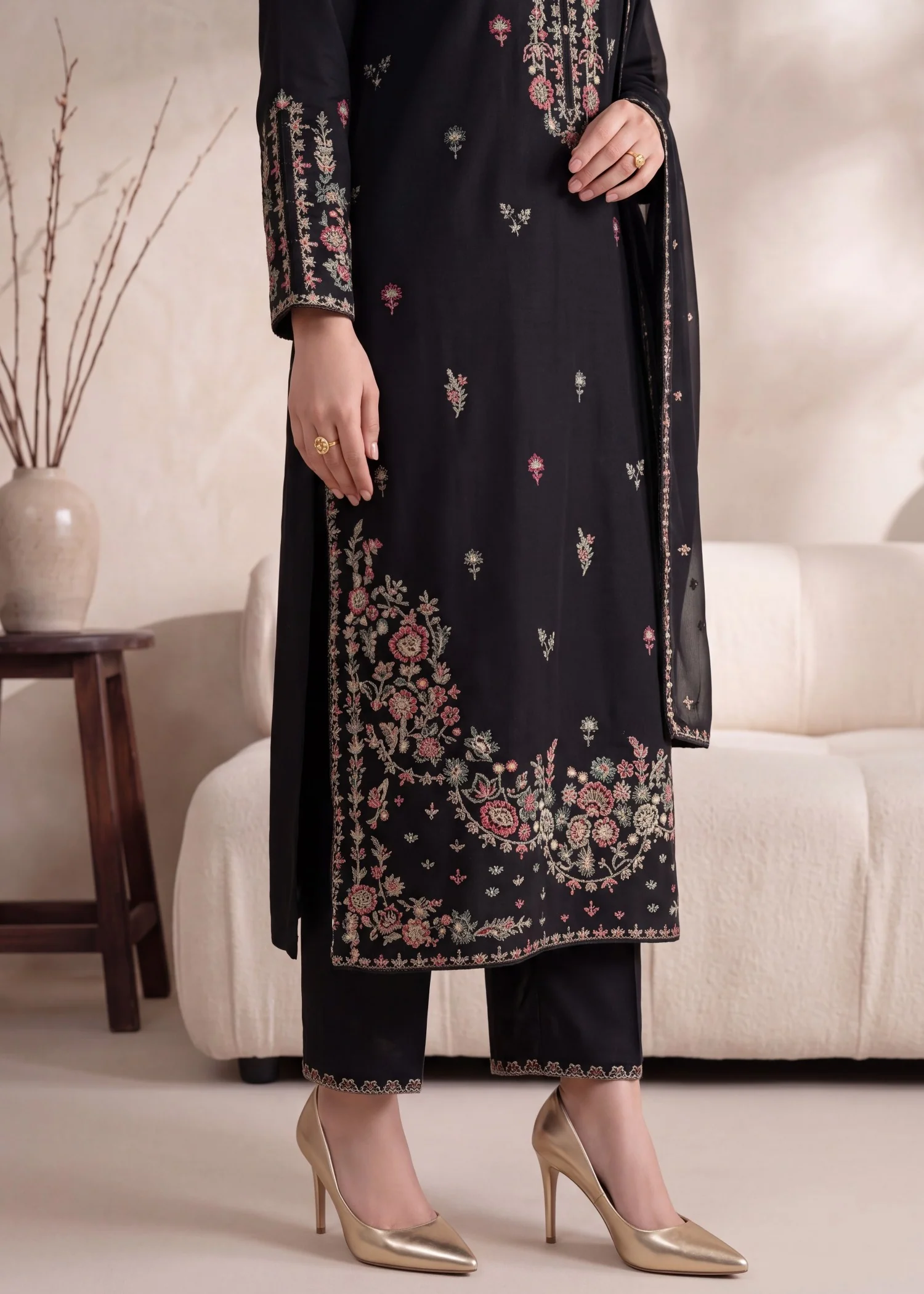 lawn Kurta Set in Black - view 2