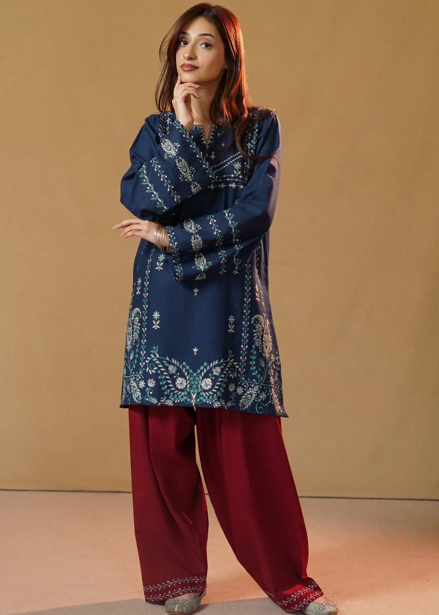 slub khaddar Kurta Set in Maroon, teal - view 4