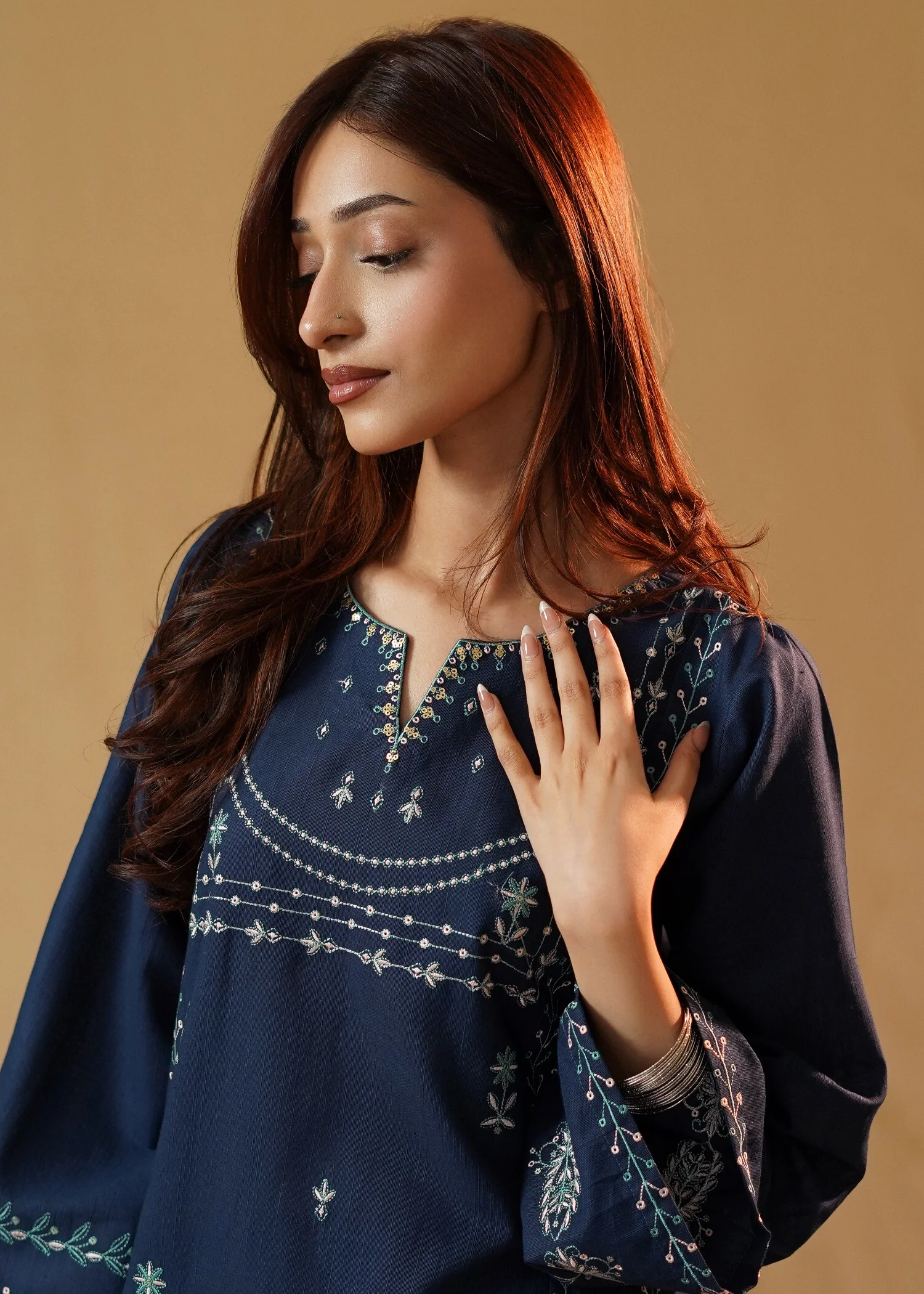 slub khaddar Kurta Set in Maroon, teal - view 3