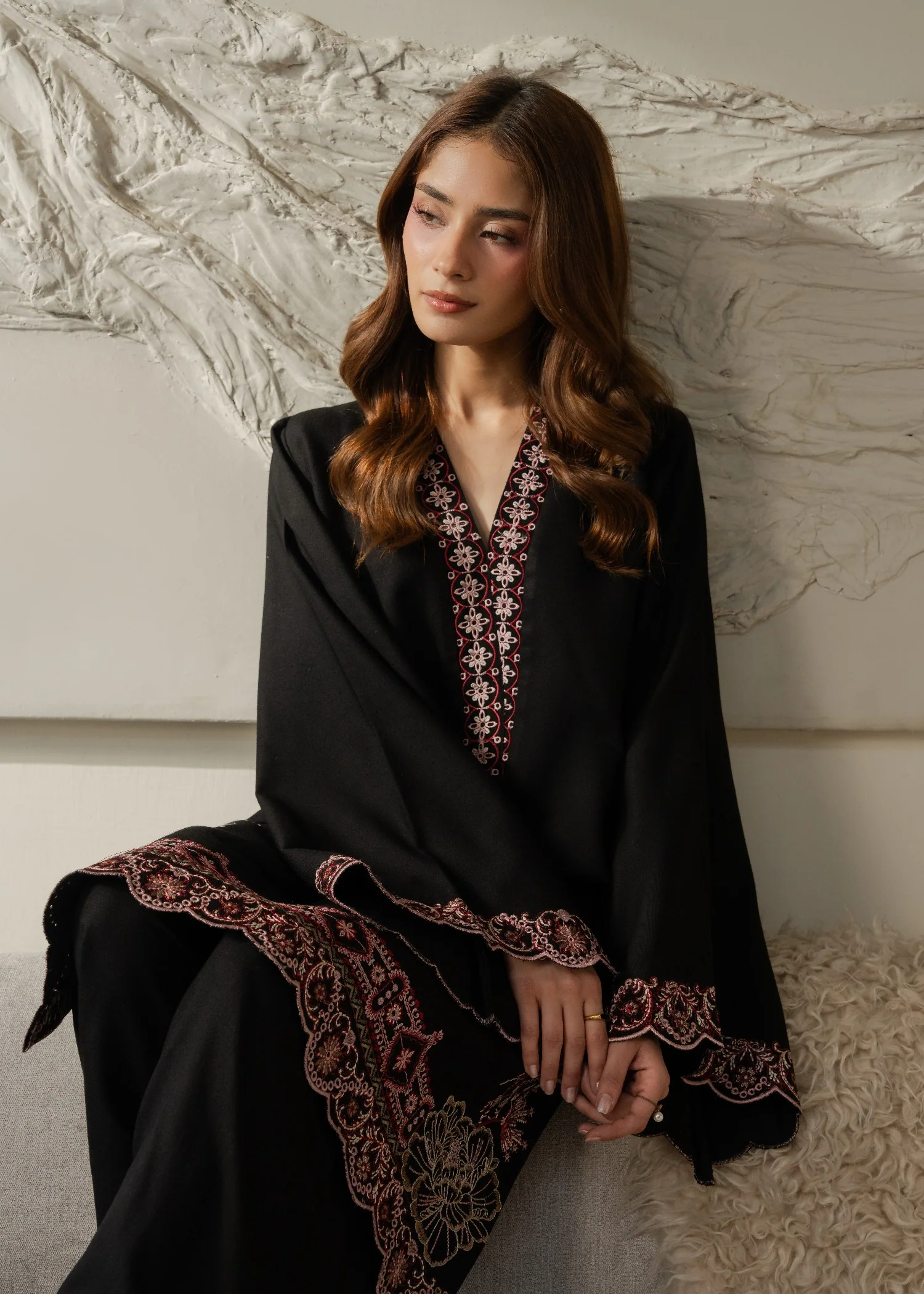 karandi Kurta Set in Black - view 2