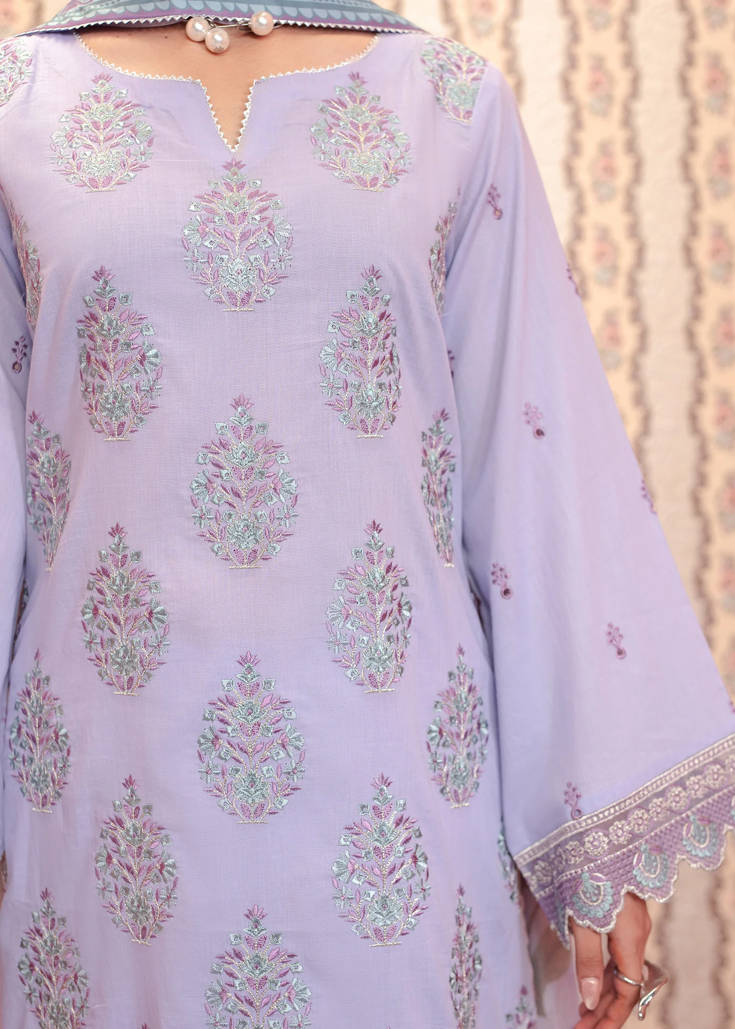 lawn Kurta Set in Lavender - view 4