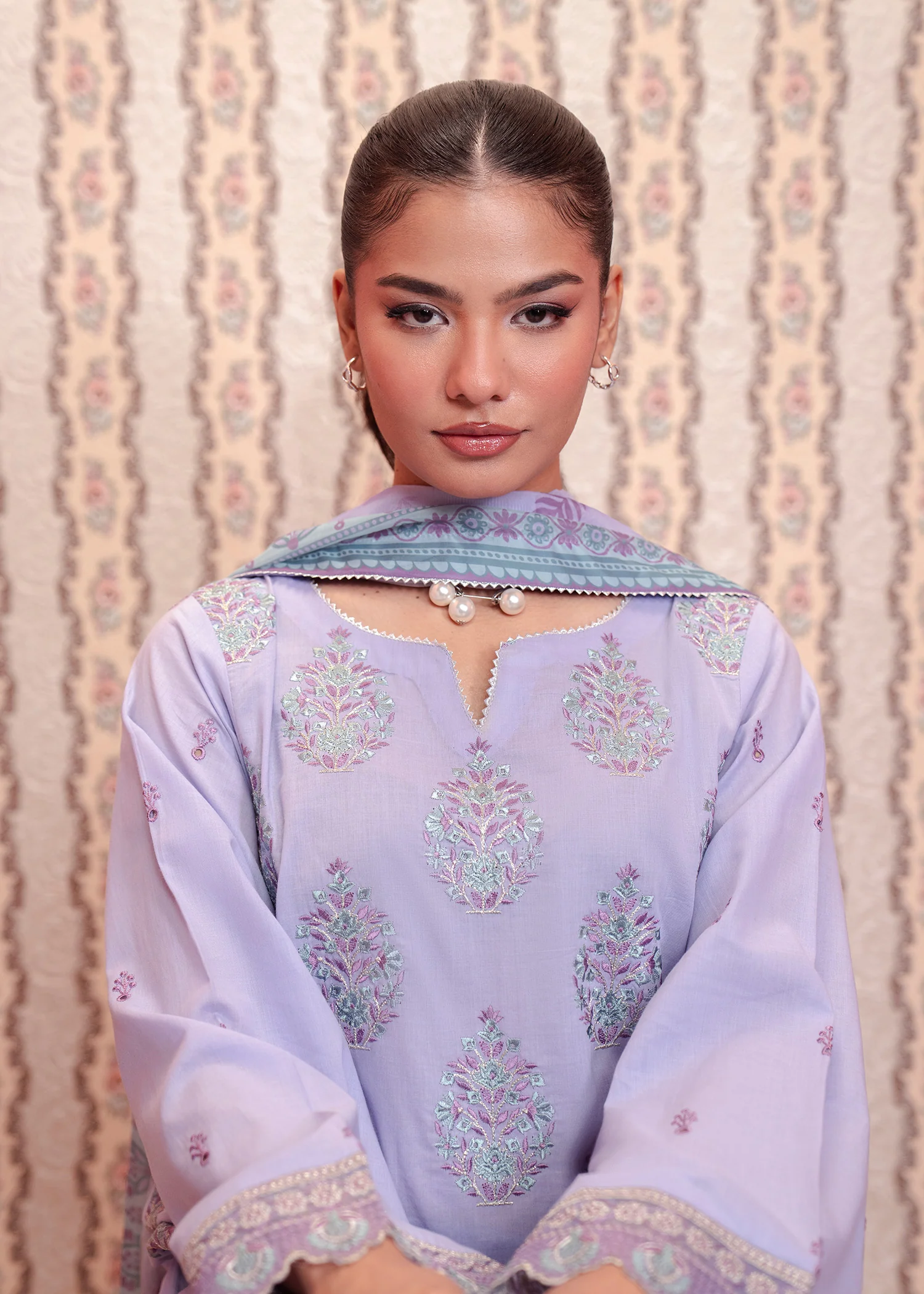 lawn Kurta Set in Lavender - view 7