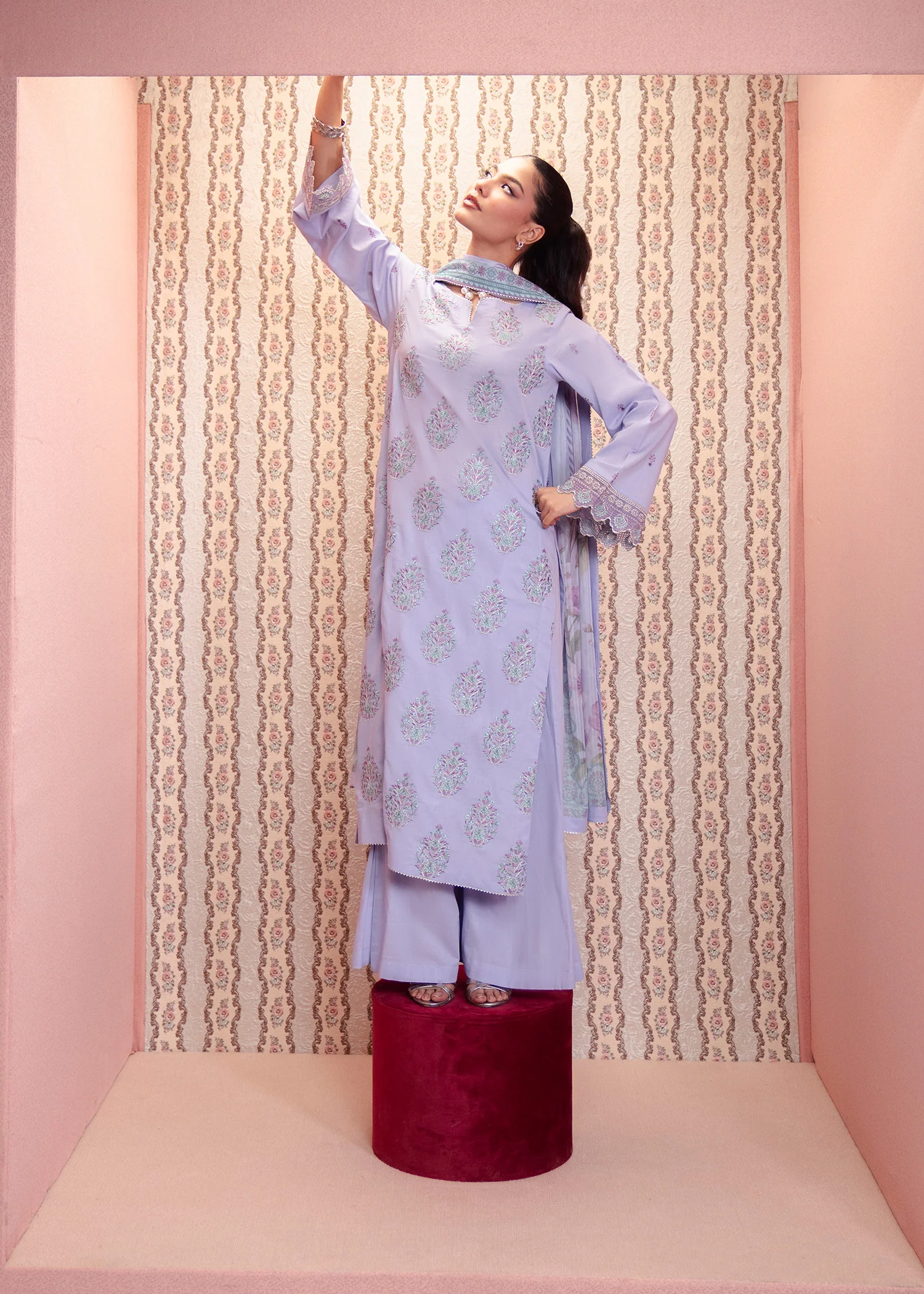 lawn Kurta Set in Lavender - view 6