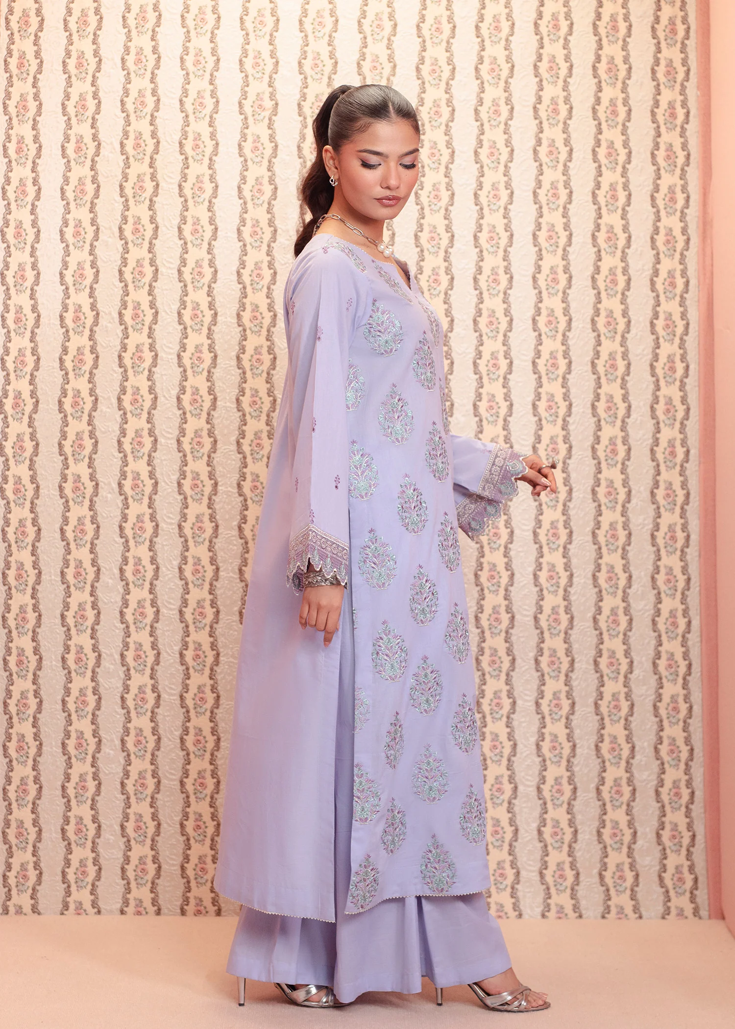 lawn Kurta Set in Lavender - view 2