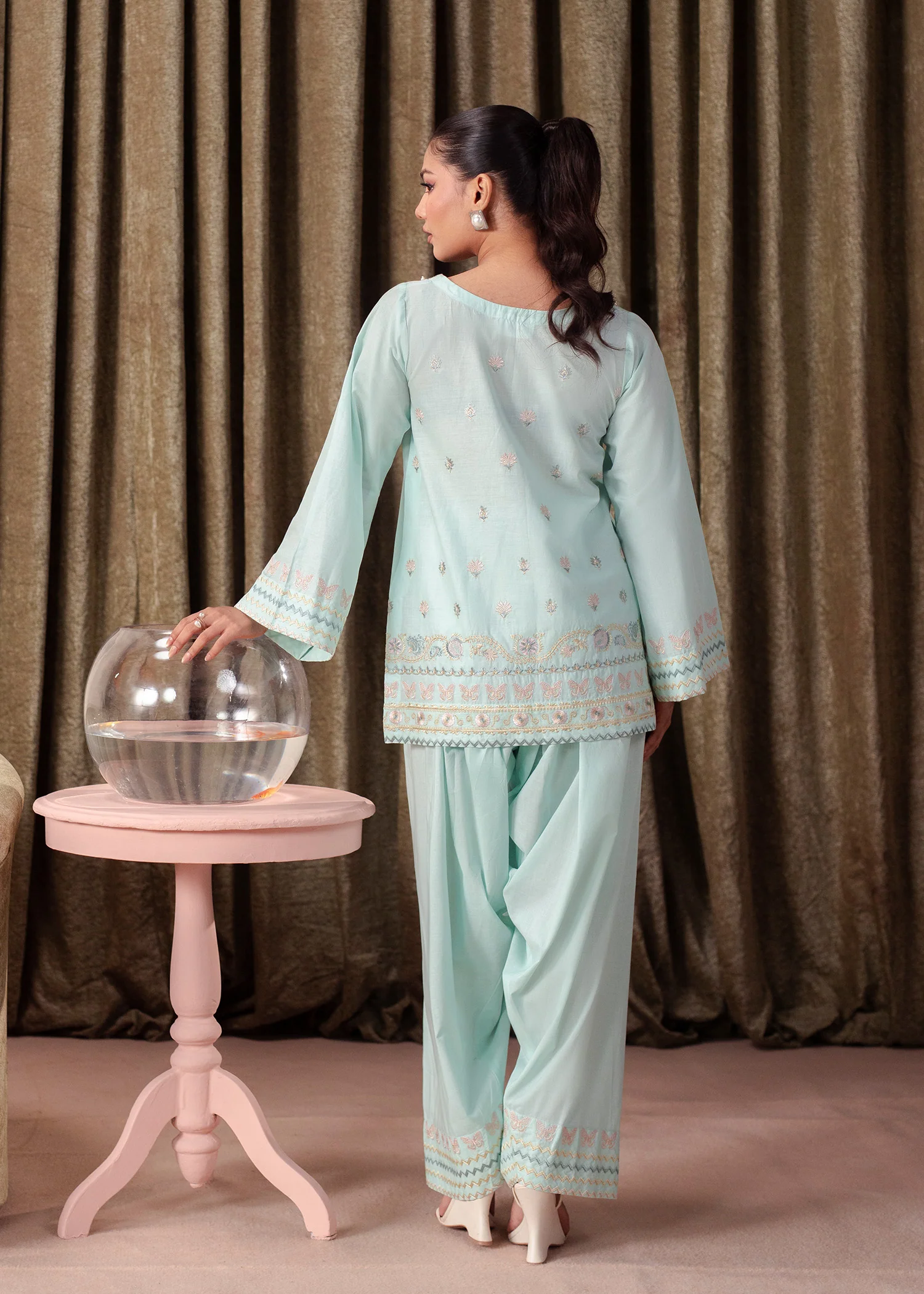 lawn Kurta Set in Aquamarine - view 4