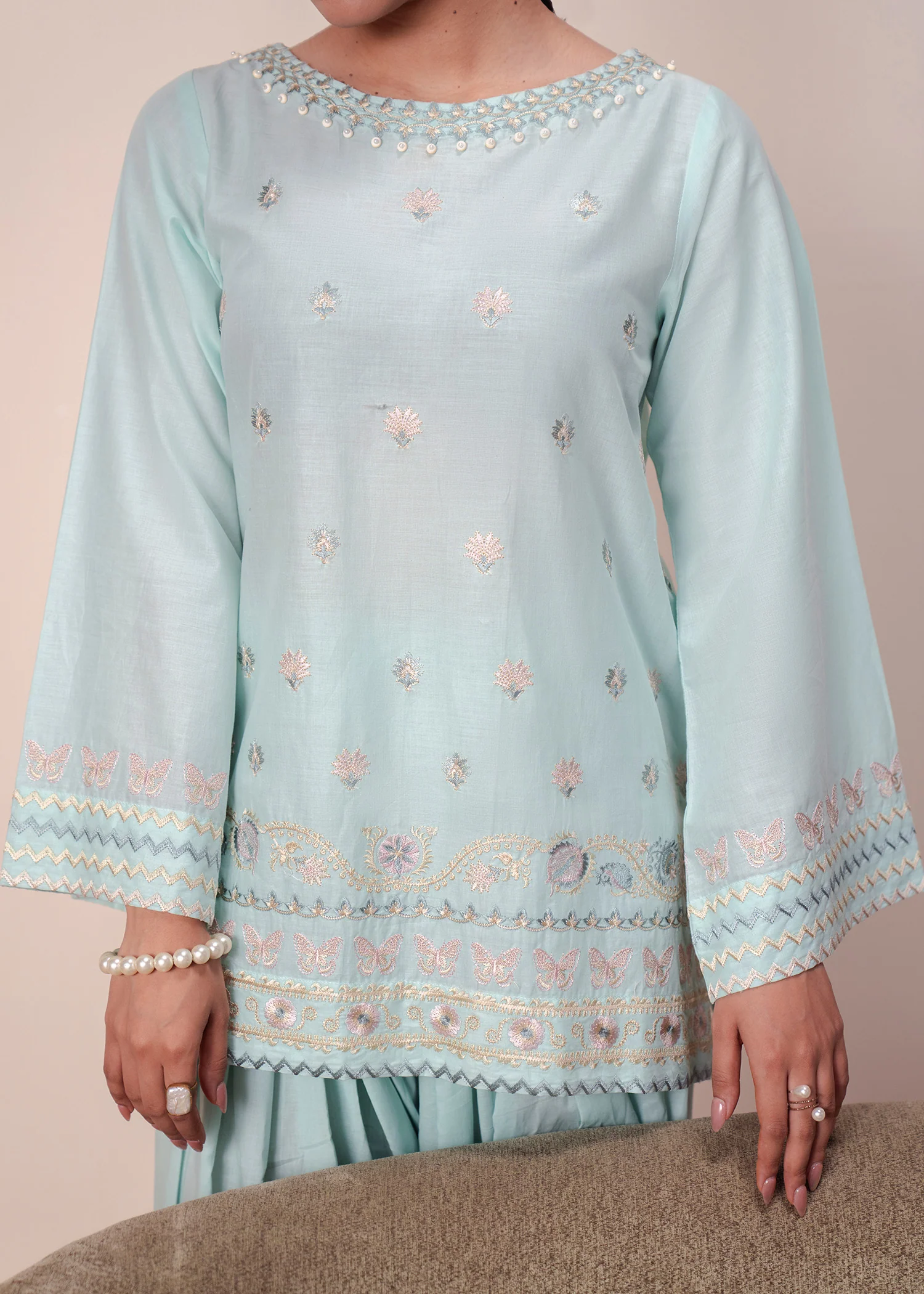 lawn Kurta Set in Aquamarine - view 8