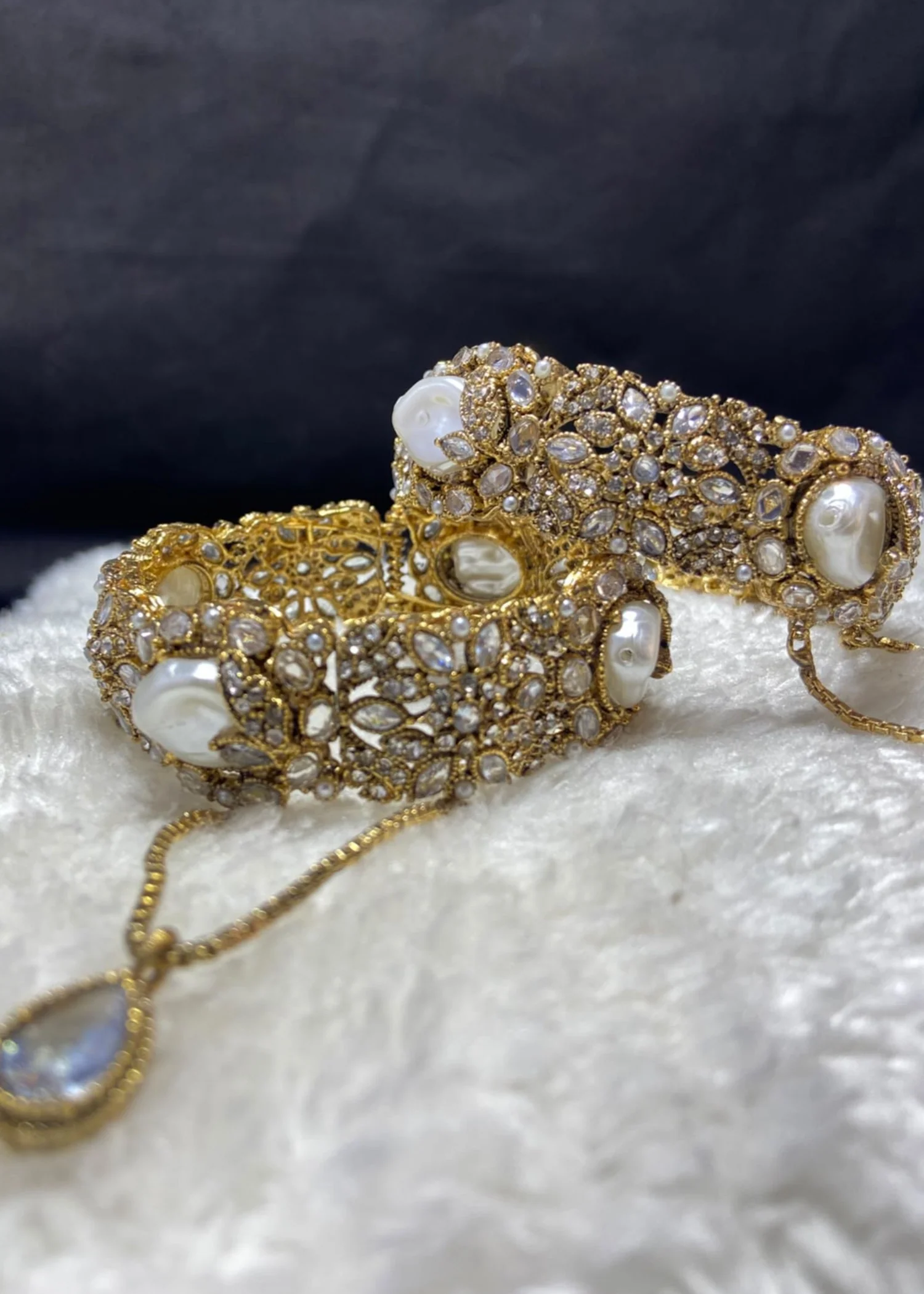 Bangles in Gold Color by - Trendy Women Bangles WHQ5921