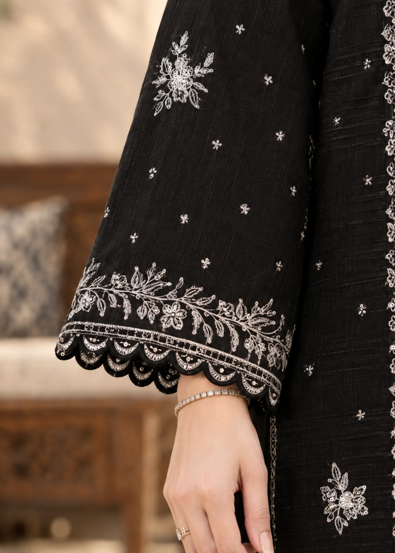 viscose Unstitched in Black - view 3