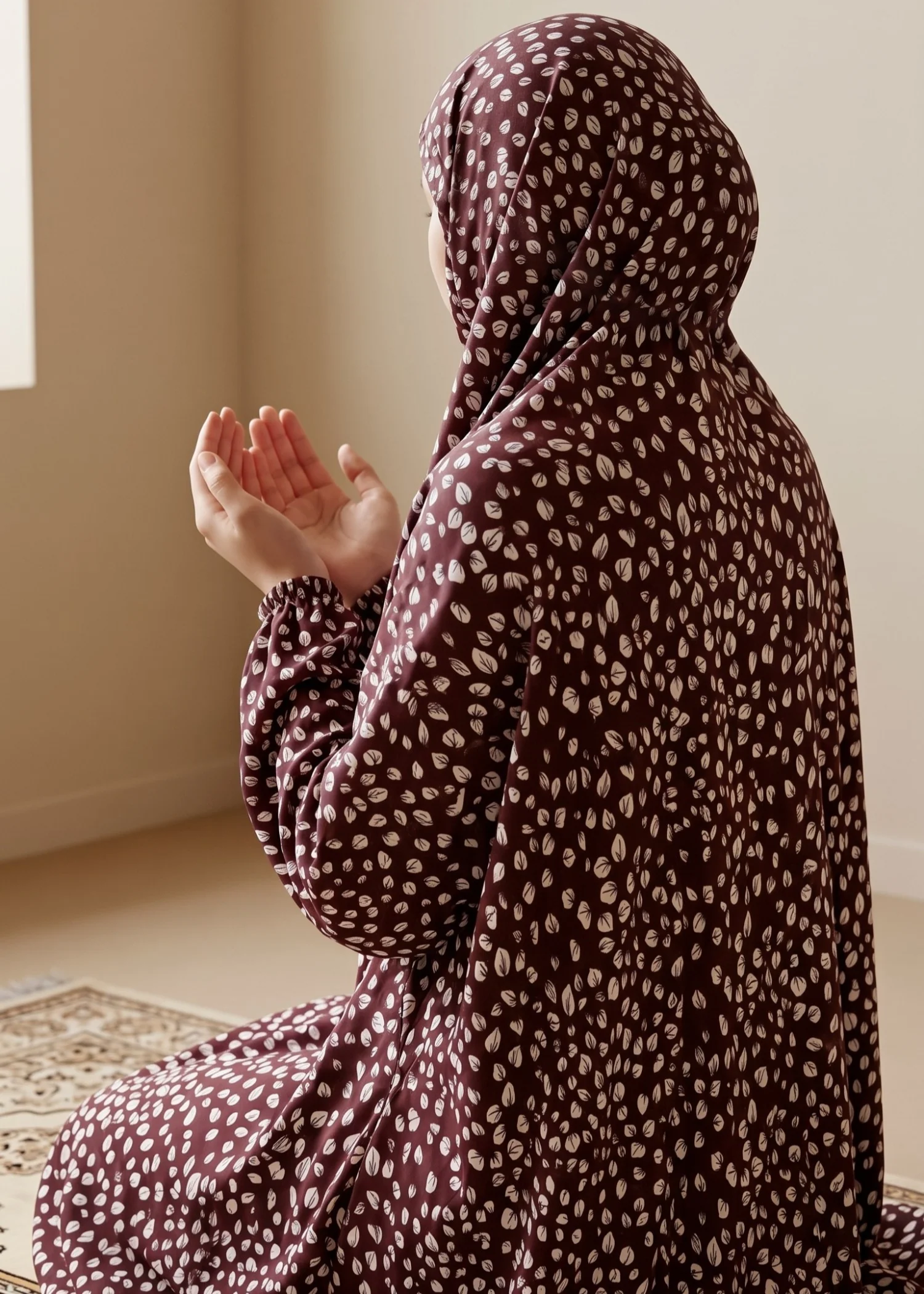 swiss lawn Chaddar in Maroon