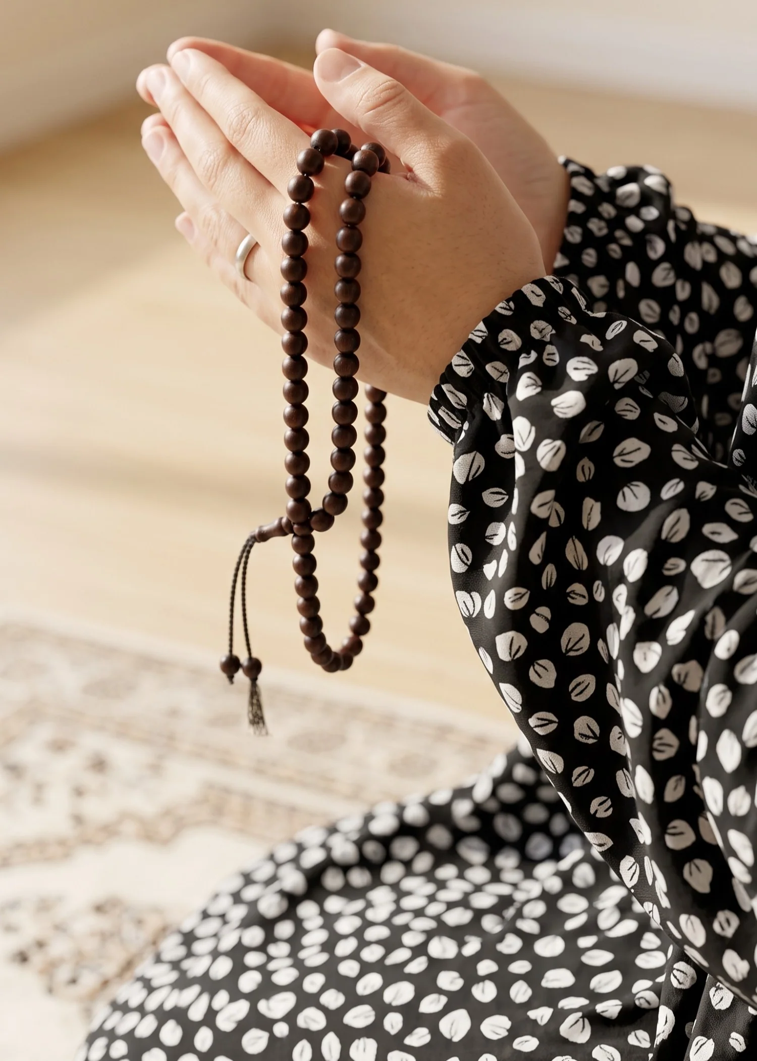 swiss lawn Chaddar in Black - view 5