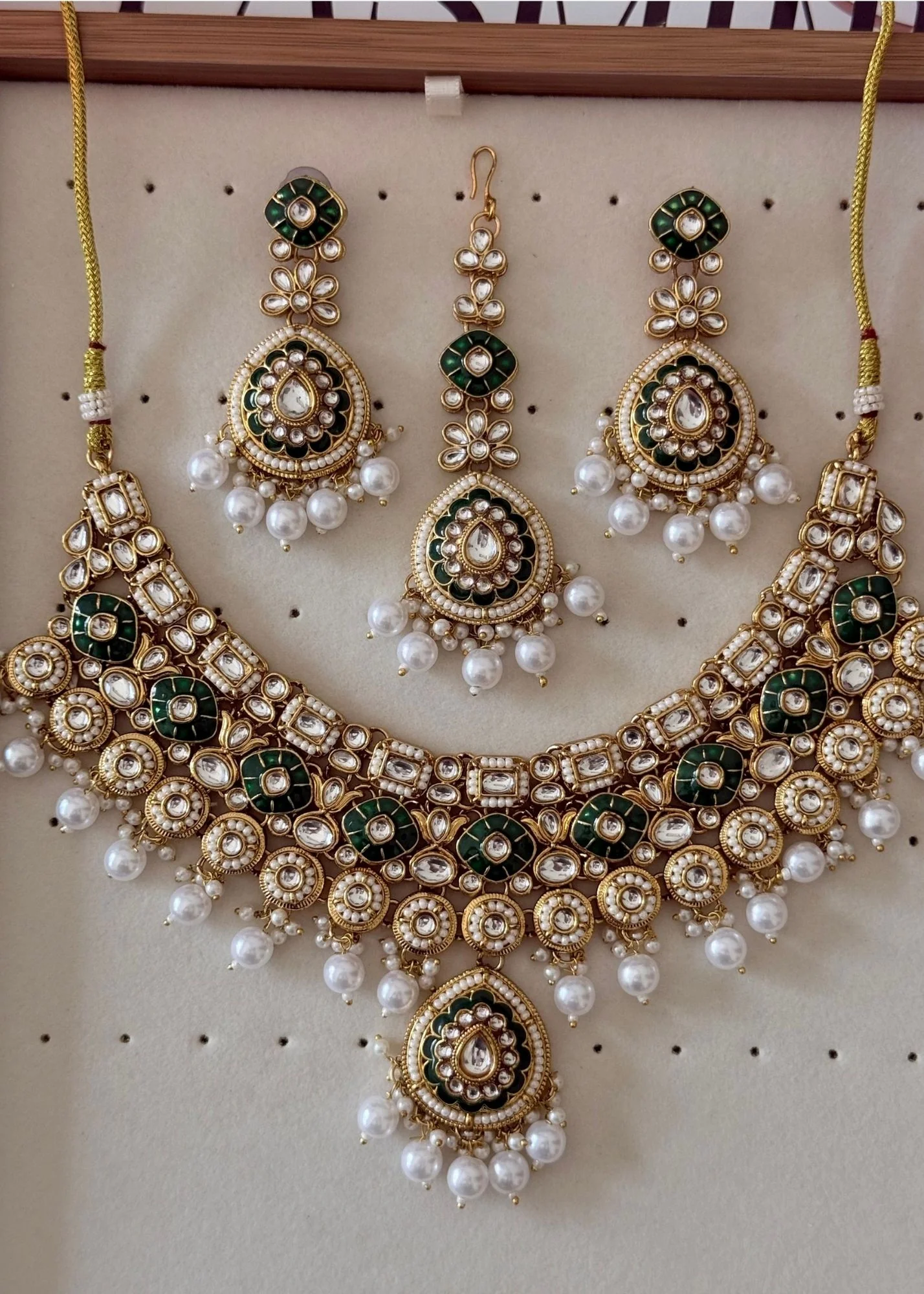 Kundan in Emerald green Color by - Trendy Women Kundan MIK1430 - view 8