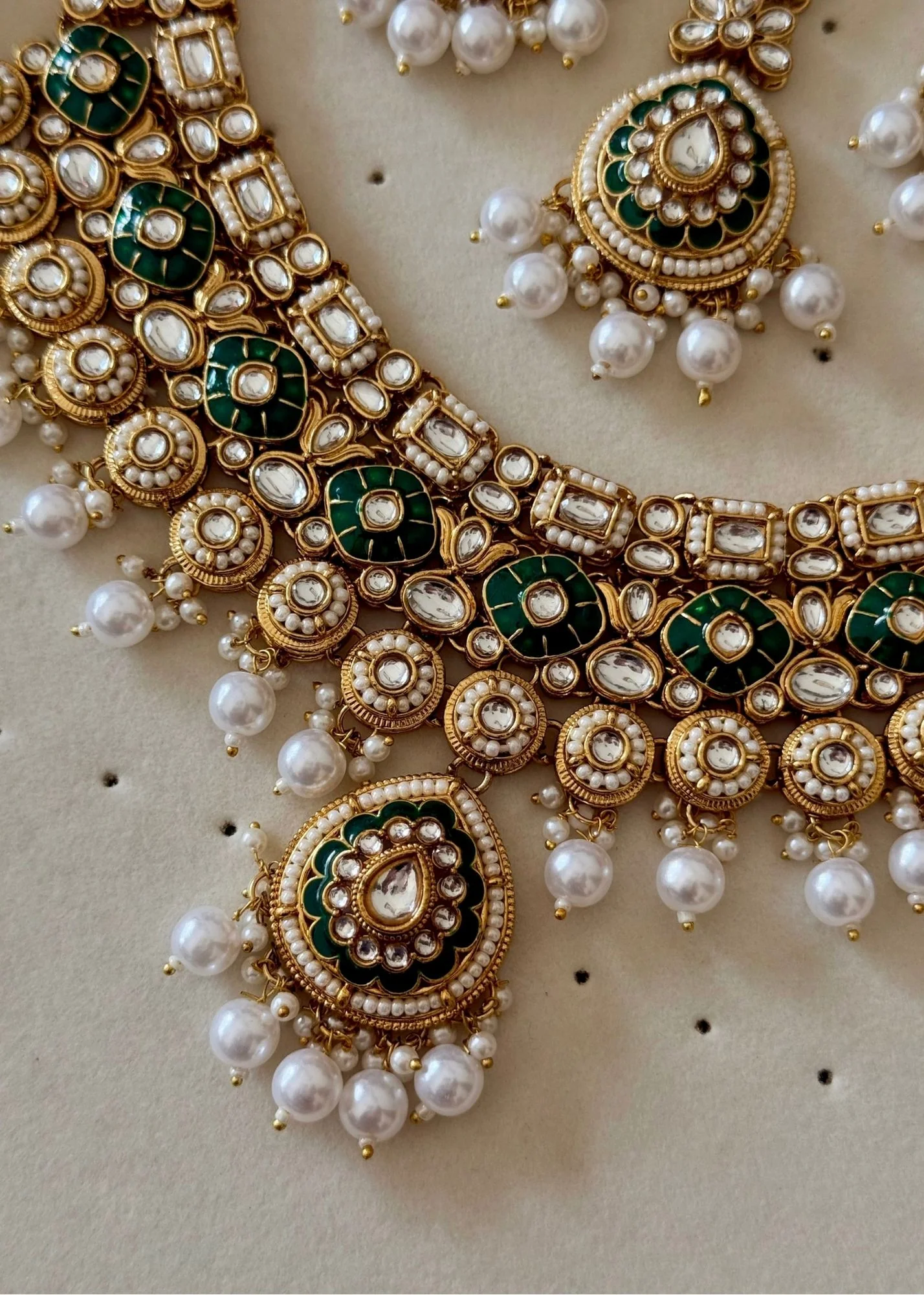 Kundan in Emerald green Color by - Trendy Women Kundan MIK1430 - view 5