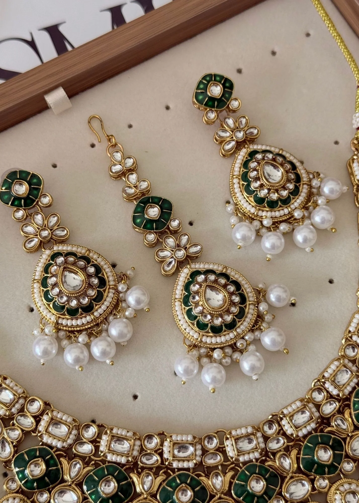 Kundan in Emerald green Color by - Trendy Women Kundan MIK1430 - view 6