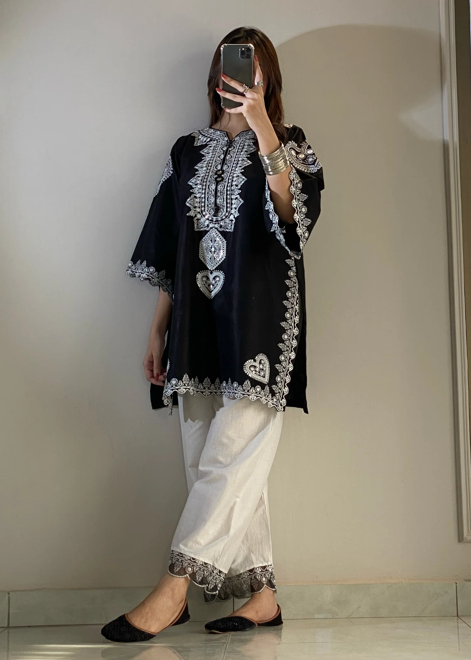 lawn Kurta Set in Black - view 6