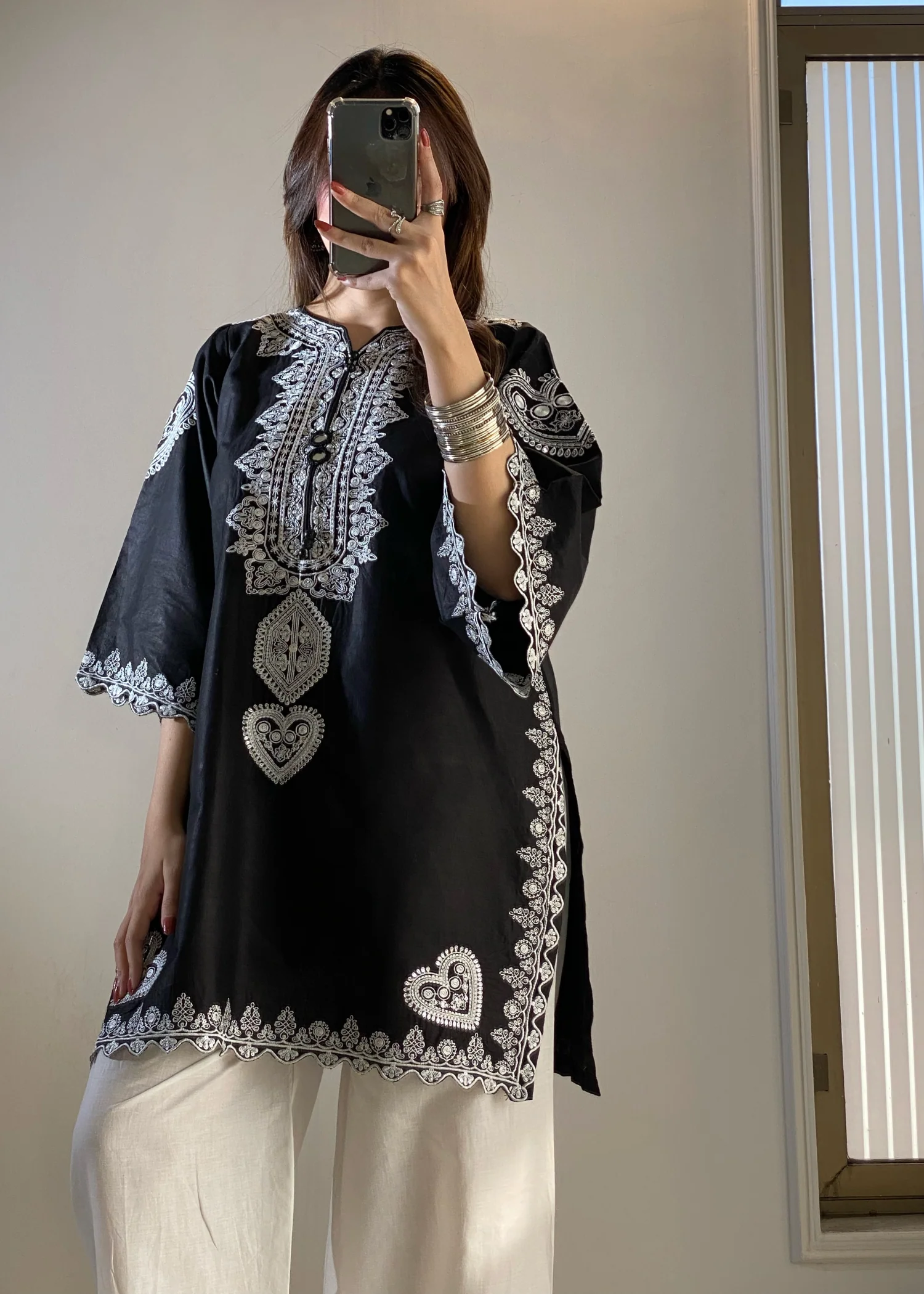 lawn Kurta Set in Black - view 3