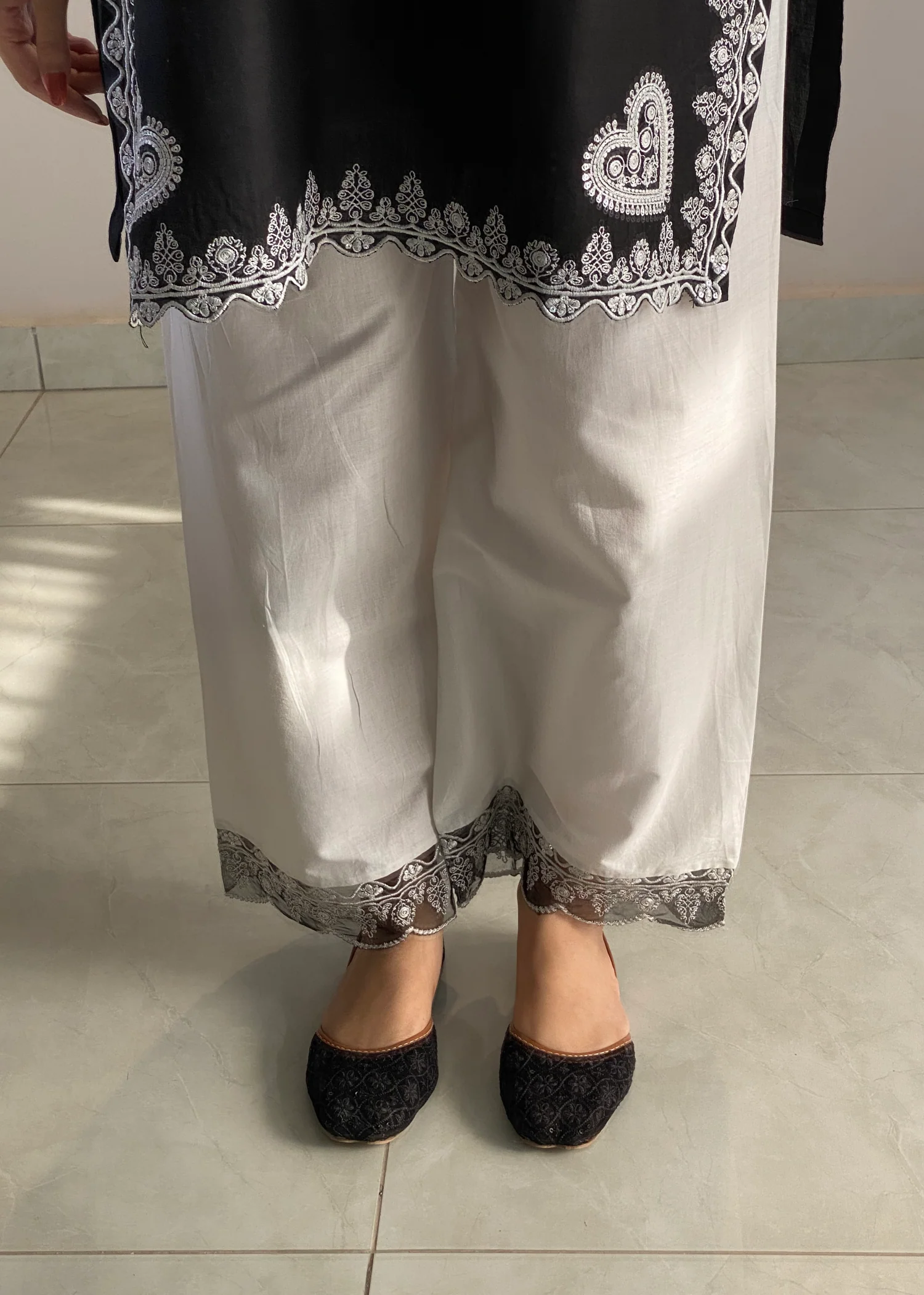 lawn Kurta Set in Black - view 4