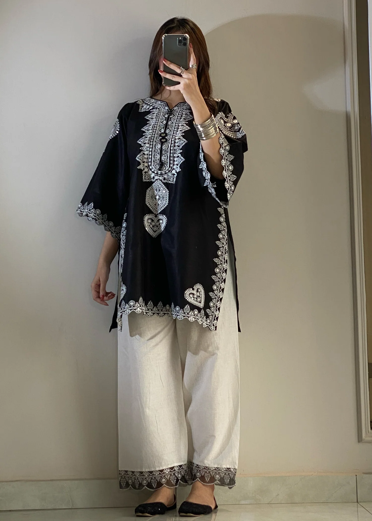 lawn Kurta Set in Black - view 5