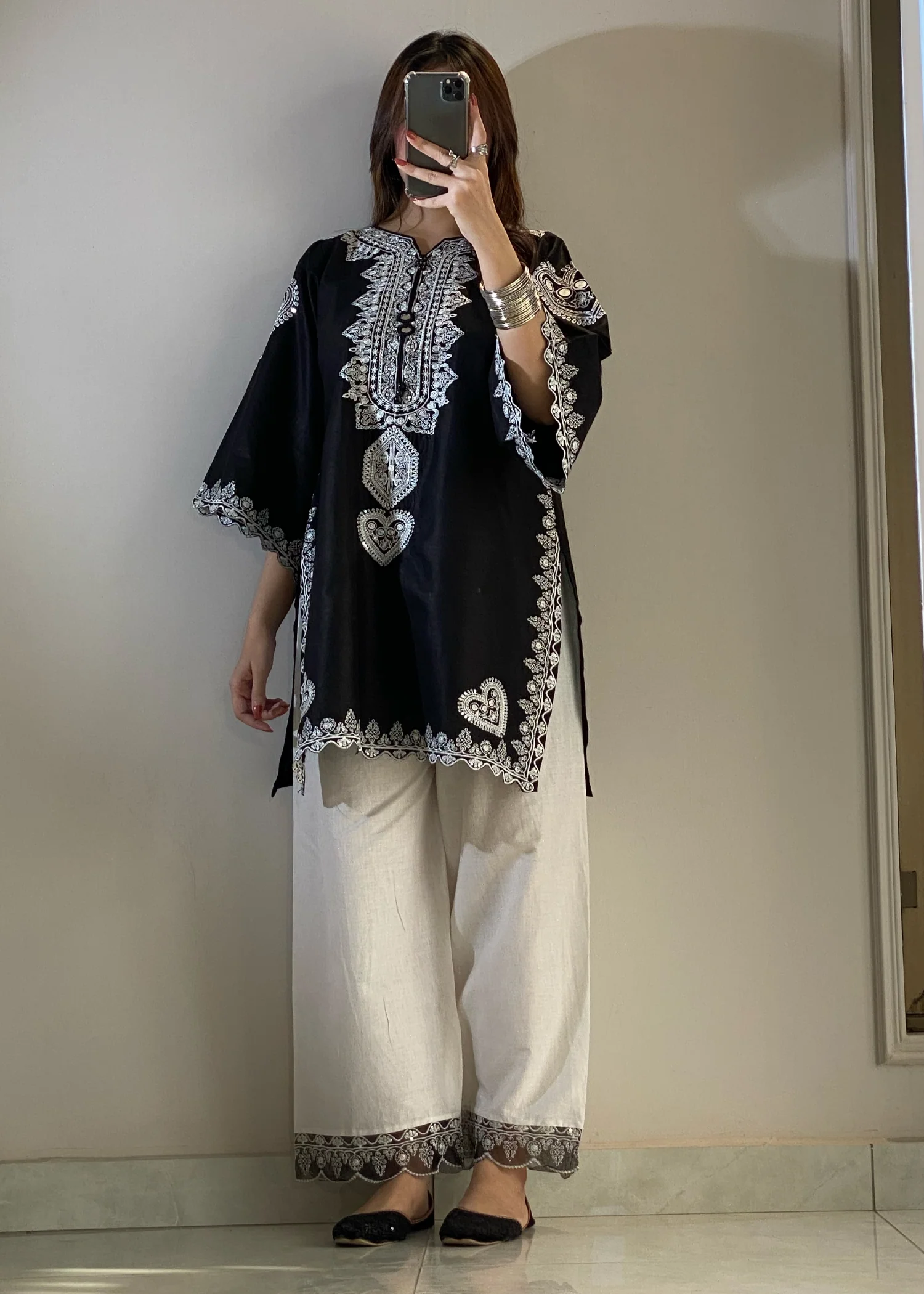 lawn Kurta Set in Black - view 2