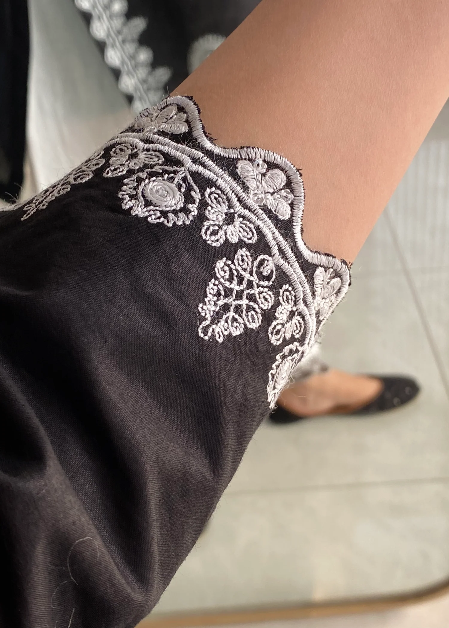 lawn Kurta Set in Black - view 8