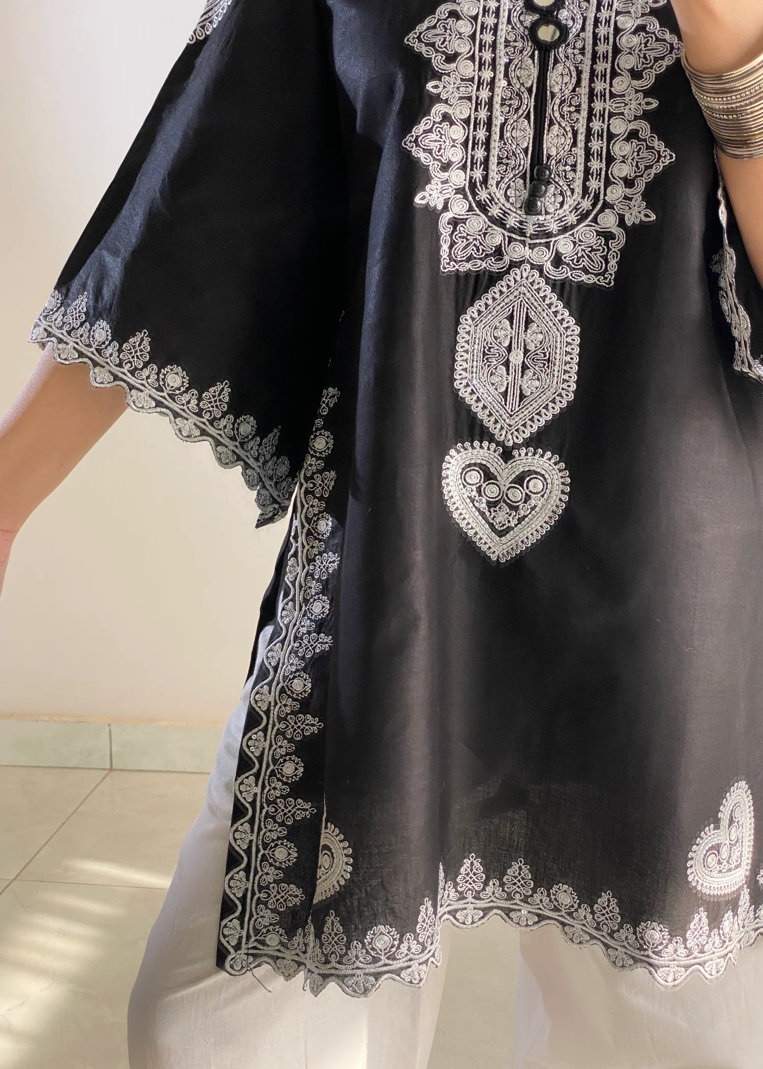 lawn Kurta Set in Black - view 7