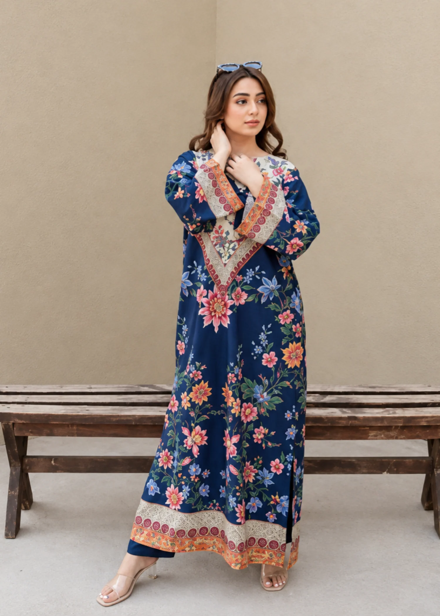 silk Kaftan in Dark blue, white