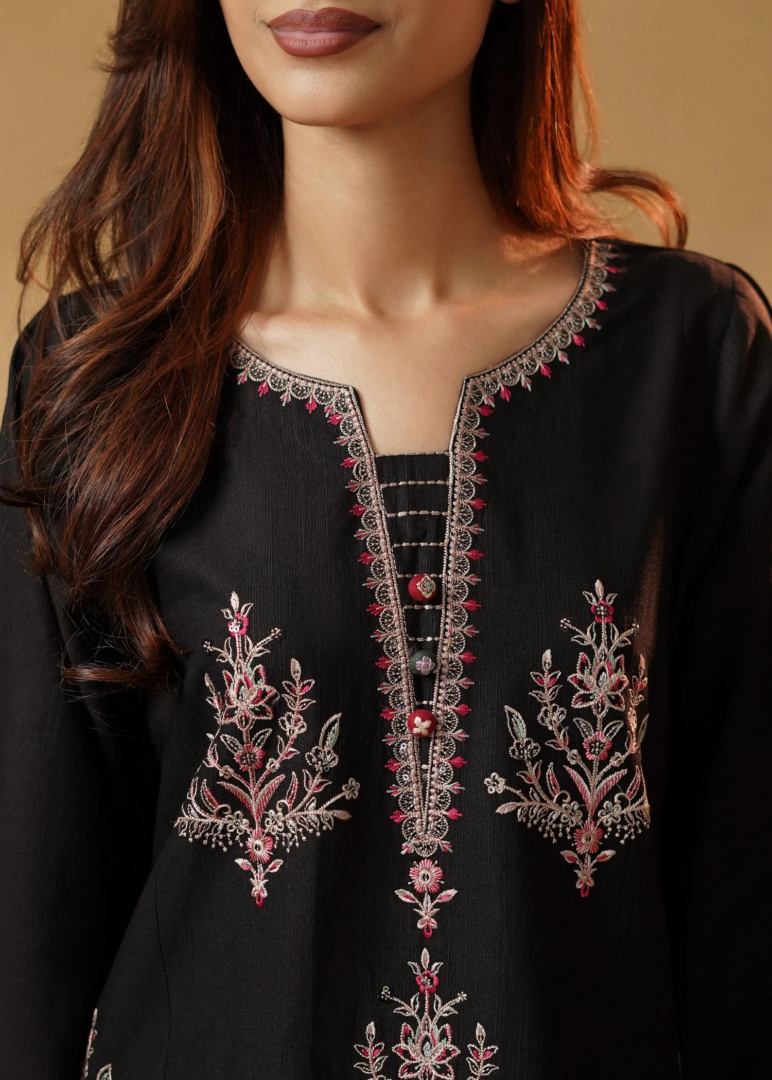 slub khaddar Kurta Set in Baby pink, black - view 7