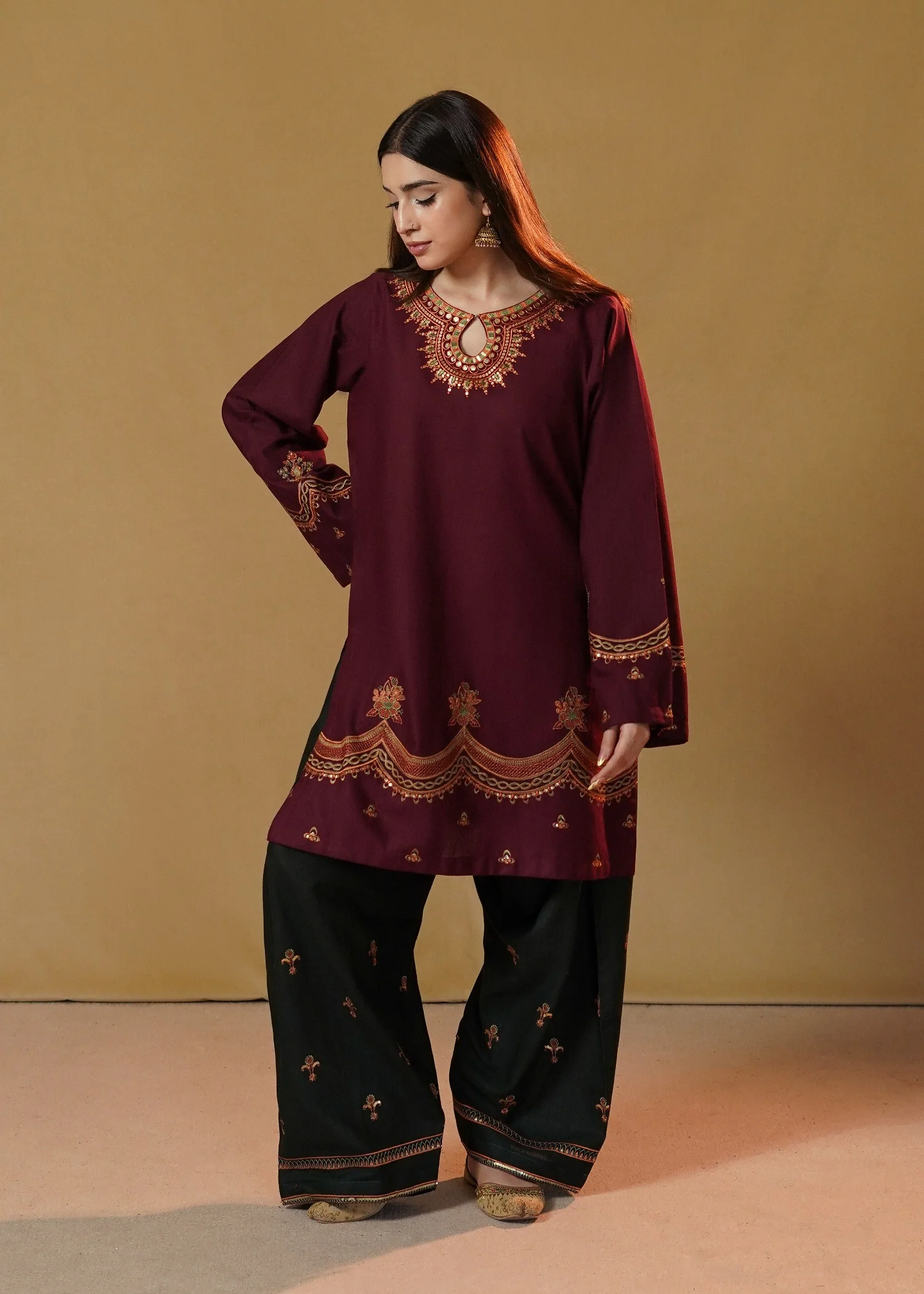 slub khaddar Kurta Set in Bottle green, plum purple - view 4