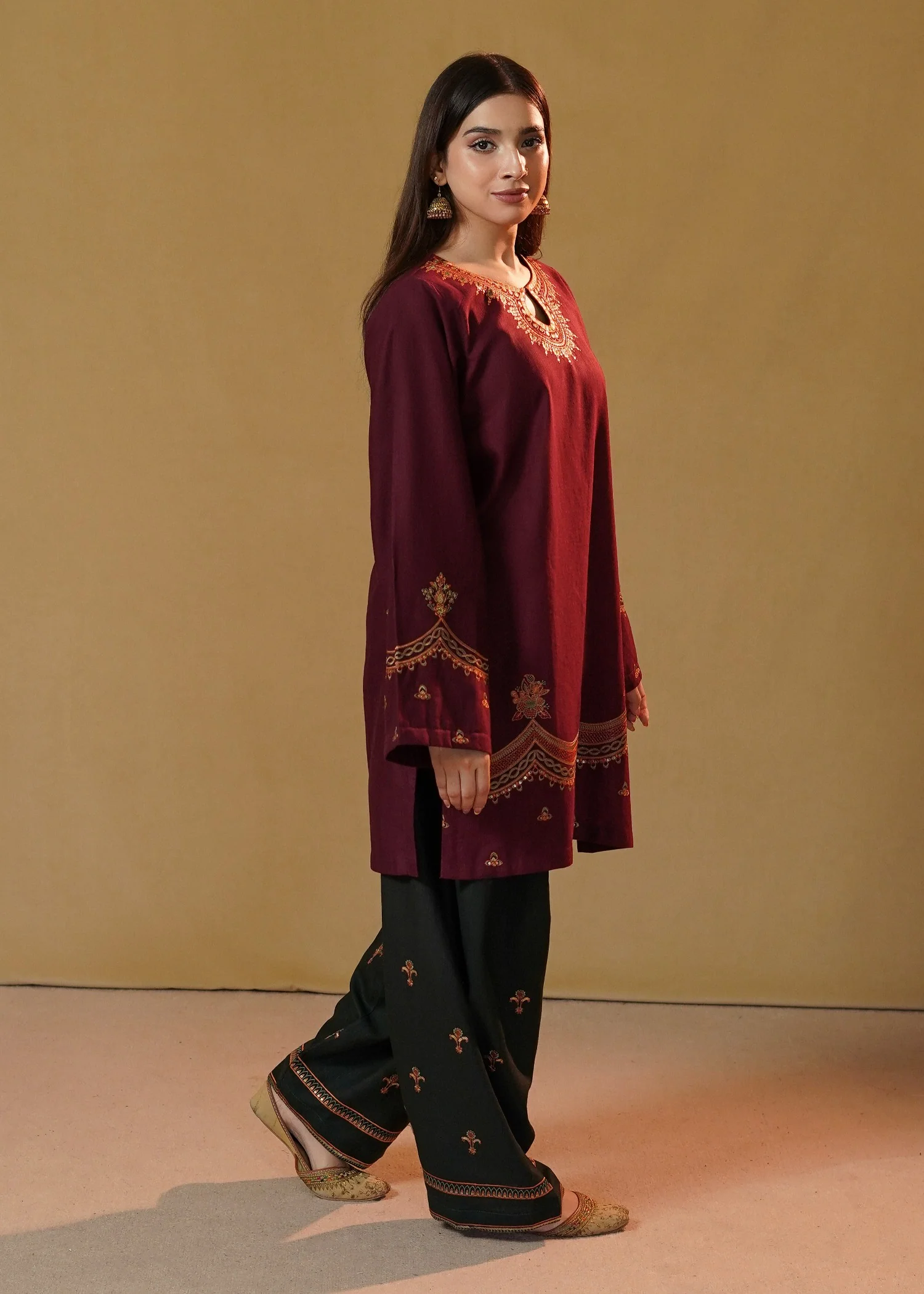 slub khaddar Kurta Set in Bottle green, plum purple - view 2
