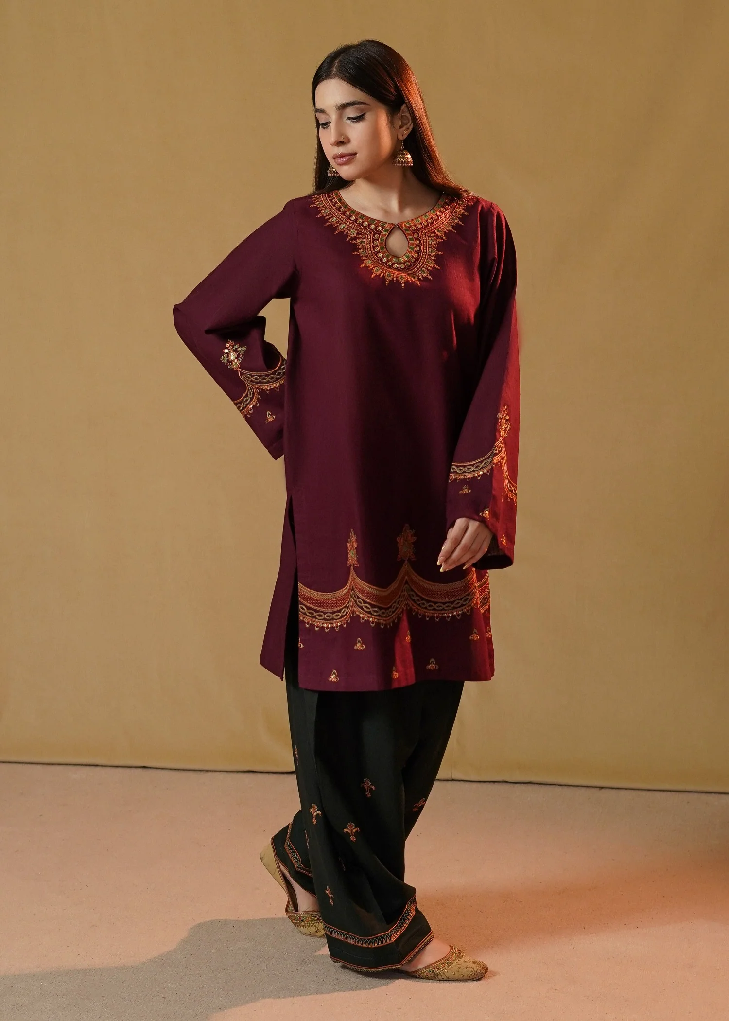 slub khaddar Kurta Set in Bottle green, plum purple - view 8