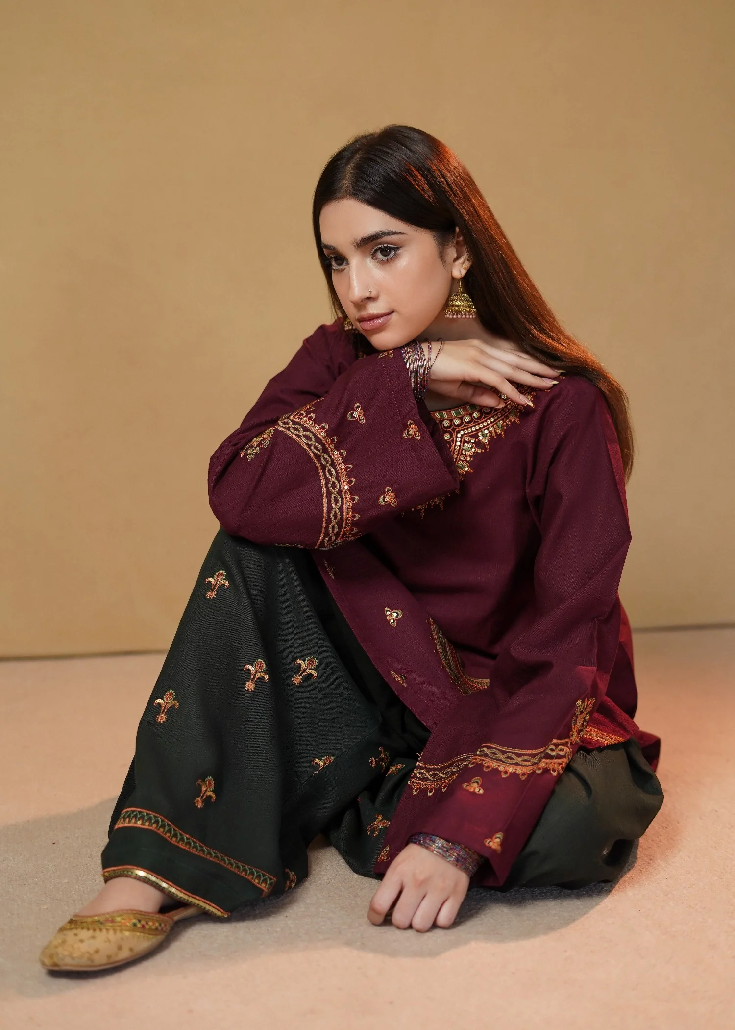 slub khaddar Kurta Set in Bottle green, plum purple - view 7