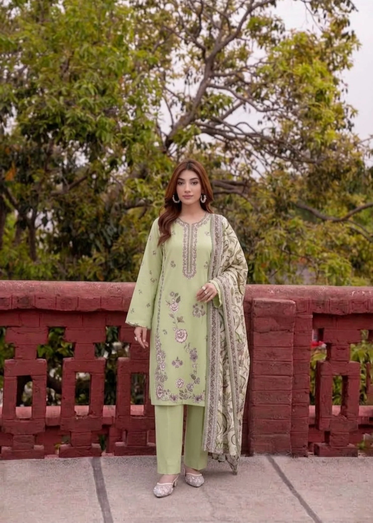 viscose Unstitched in Pistachio green - view 2